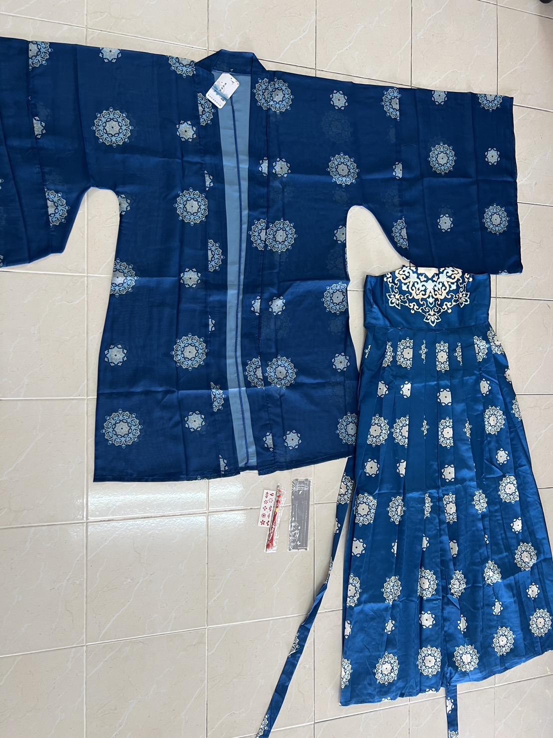 ชุดจีนหญิงฮั่น เสื้อน้ำเงิน + เดรสน้ำเงิน