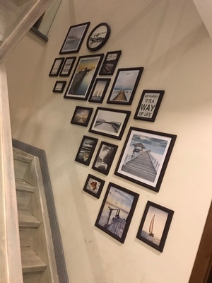 ชุดกรอบรูปติดผนังบันได Stairway18 (View) กรอบรูปไม้ 17 ชิ้นพร้อมภาพตามแบบ + รูปแคนวาส 1 ชิ้น และวัสดุติดตั้ง