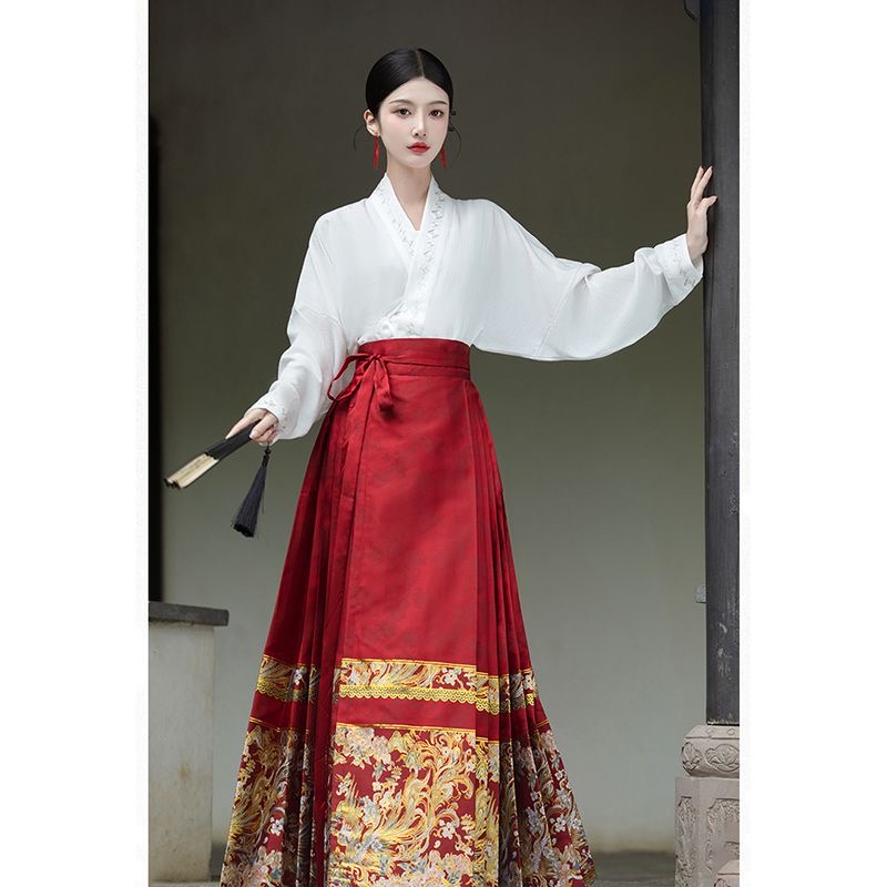 กระโปรงหม่าเมี่ยนยาว สีแดง