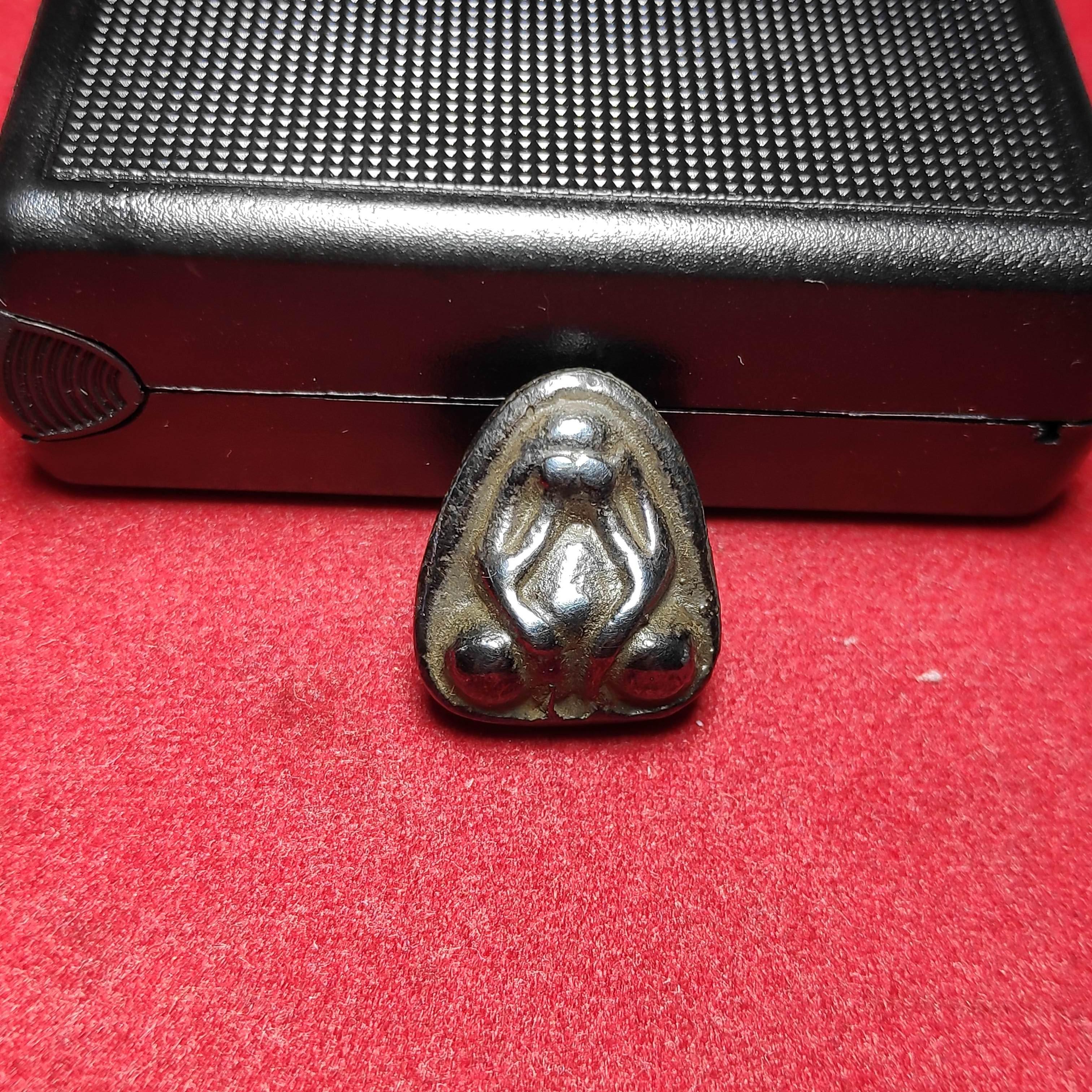 พระปิดตาหลังยันต์อุหลวงปู่ทองวัดราชโยธาเนื้อเมฆพัตร