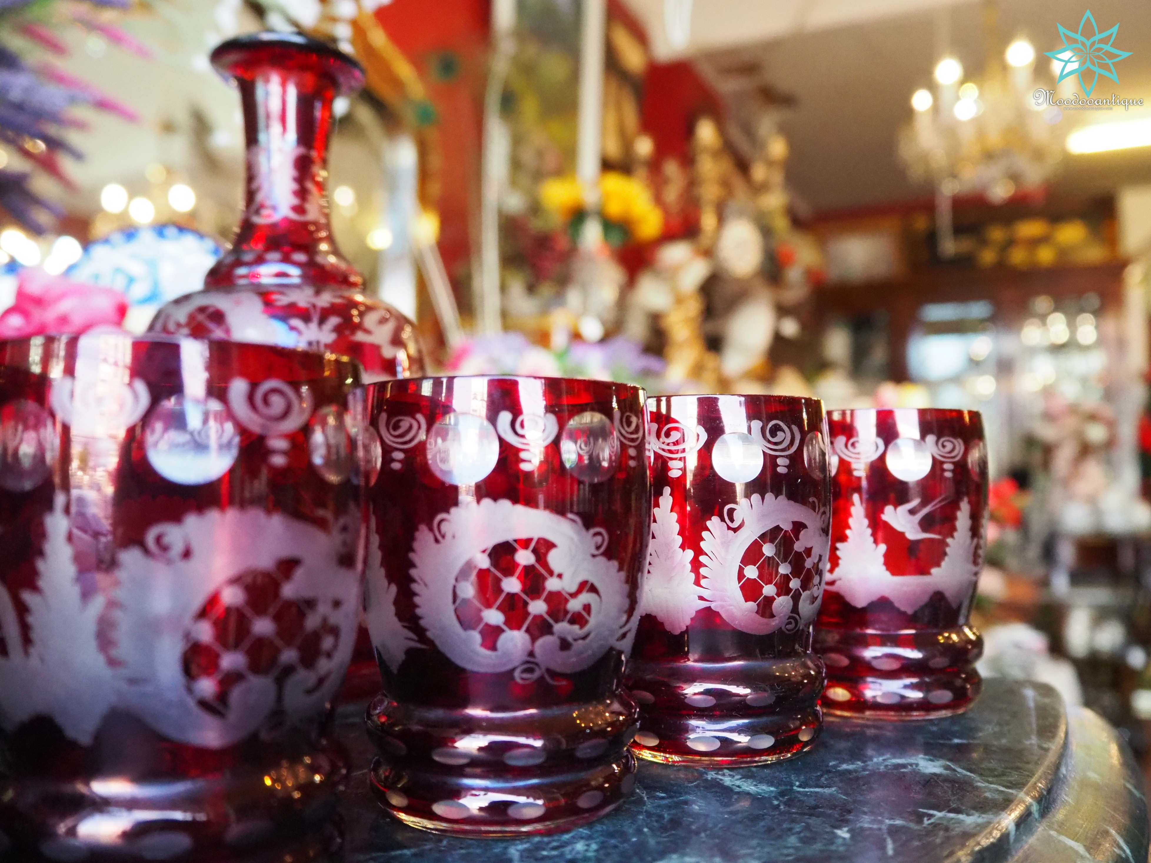 เครื่องแก้วแอนทีคโบฮีเมี่ยน