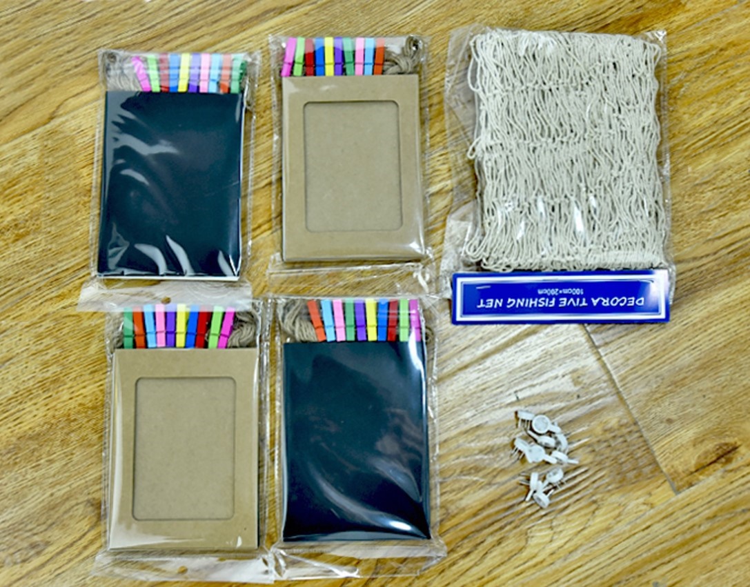 ตาข่ายพร้อมกรอบรูปโปสการ์ด 40 รูป (ใส่รูปแนวตั้งขนาด11*8 cm) : picture on net