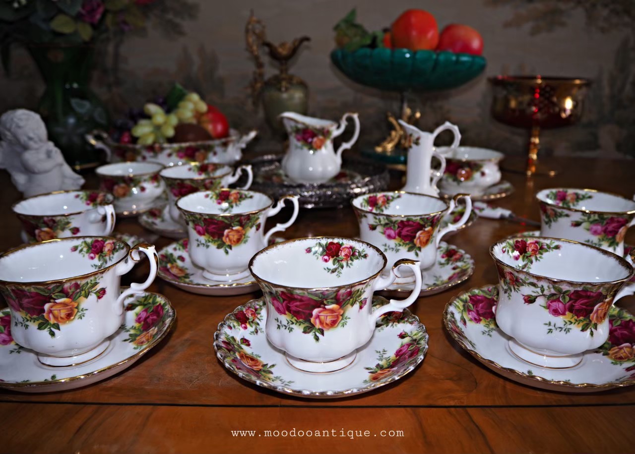 Old Country Roses Royal Albert bone