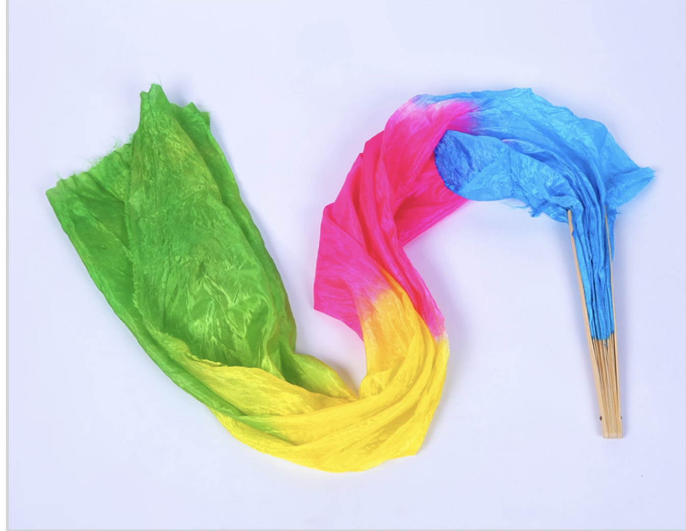 พัดเต้นรำ แบบยาวไล่สี สินค้าพร้อมส่ง