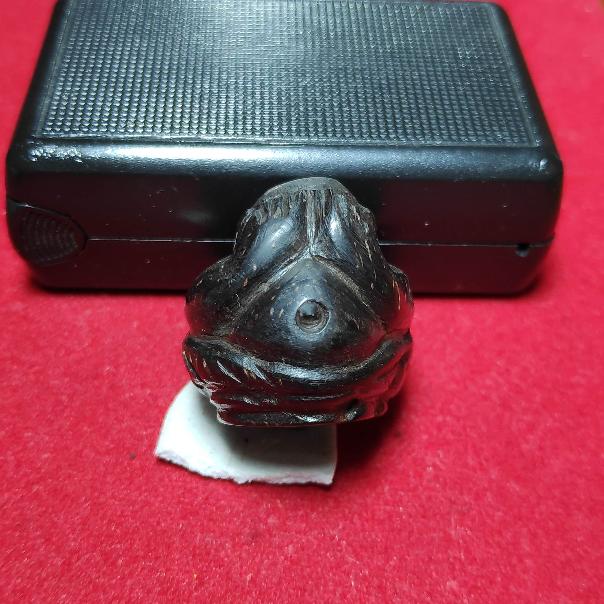 พระปิดตาคตมะพร้าวเเกะอุดกริ่ง