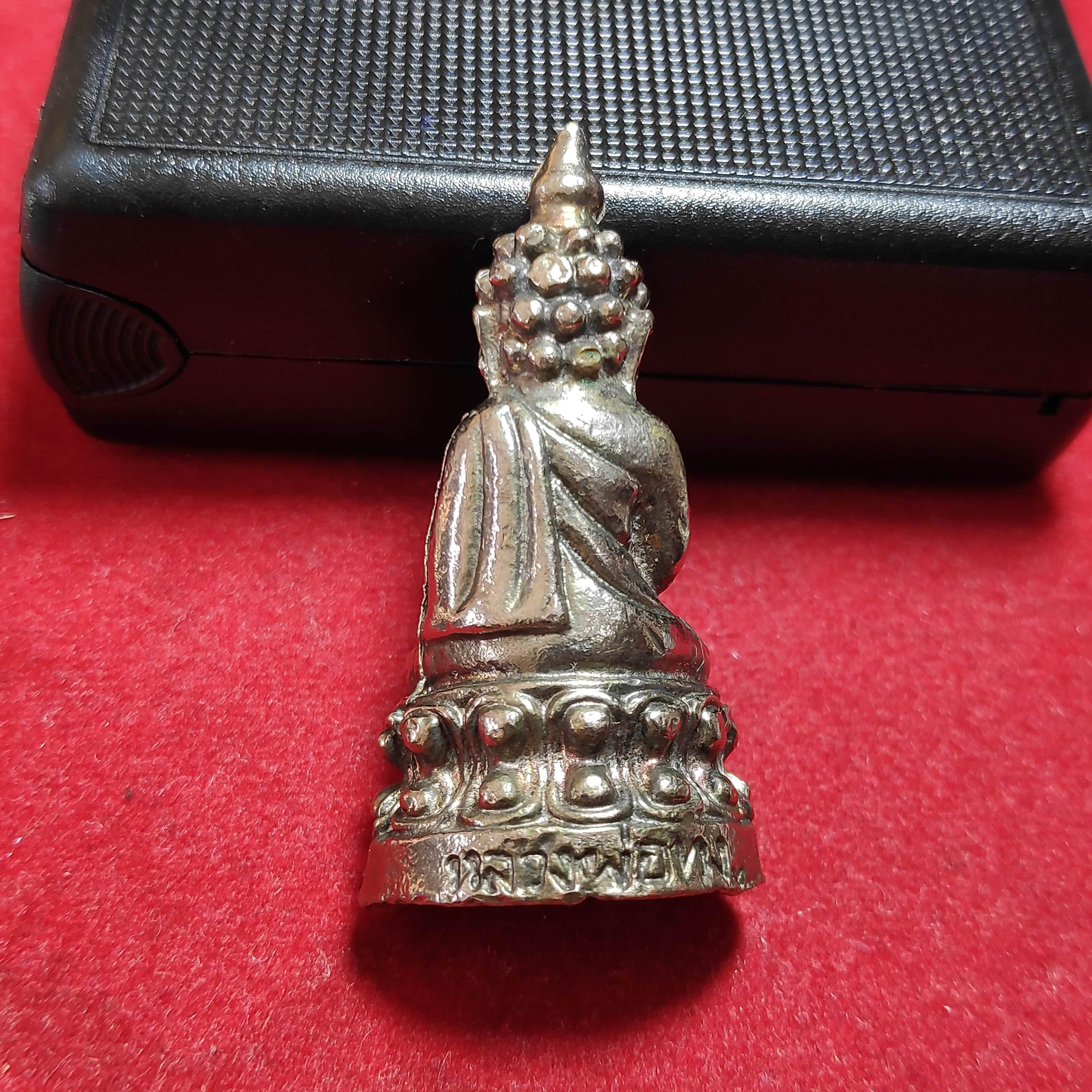 รูปหล่อพระชัยวัฒน์หลวงพ่อทุ่งก้นอุดผง