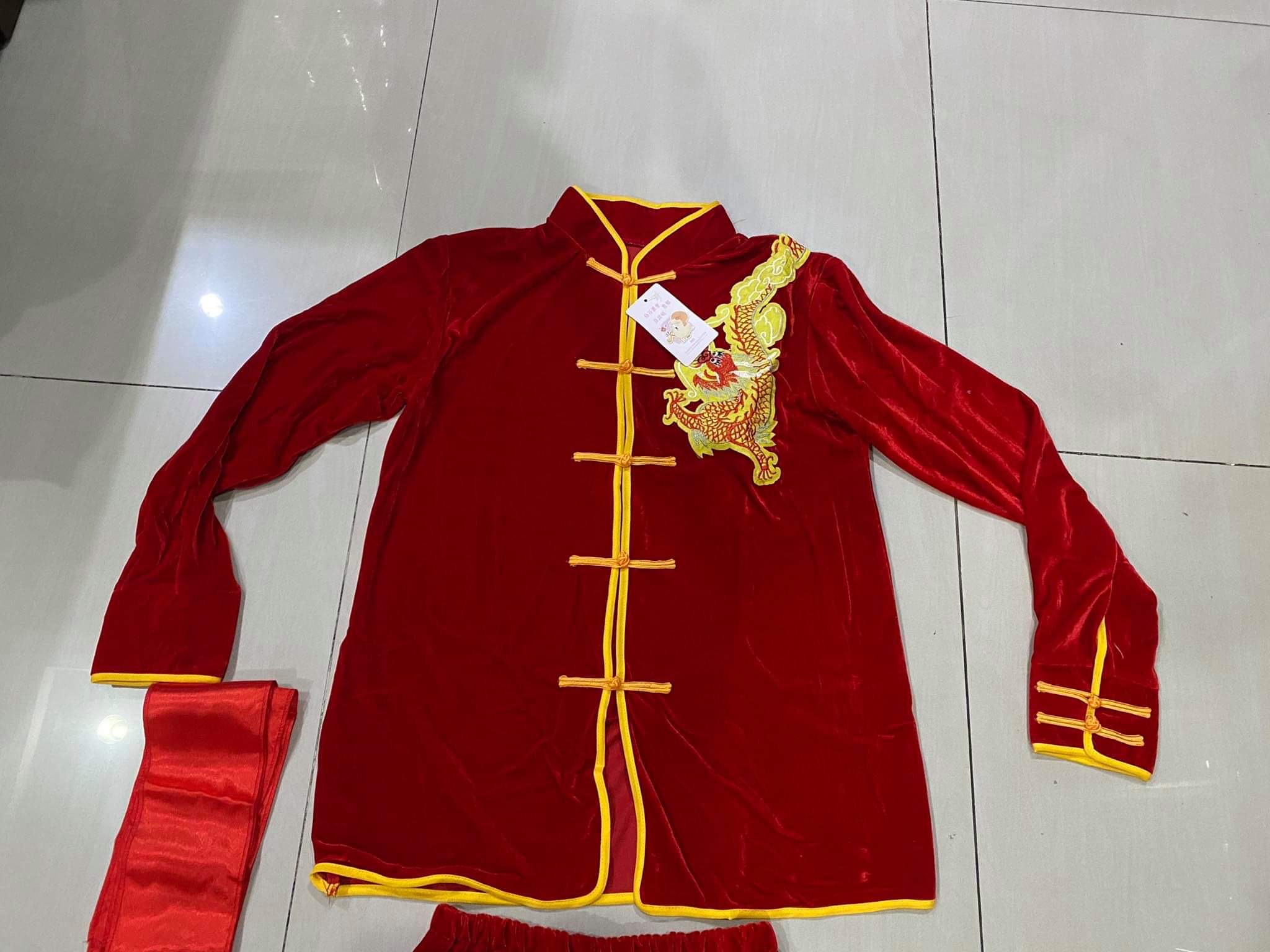 ชุดกังฟูสีแดงผ้ากำมะหยี่ รหัส TC 79 สินค้าพร้อมส่ง