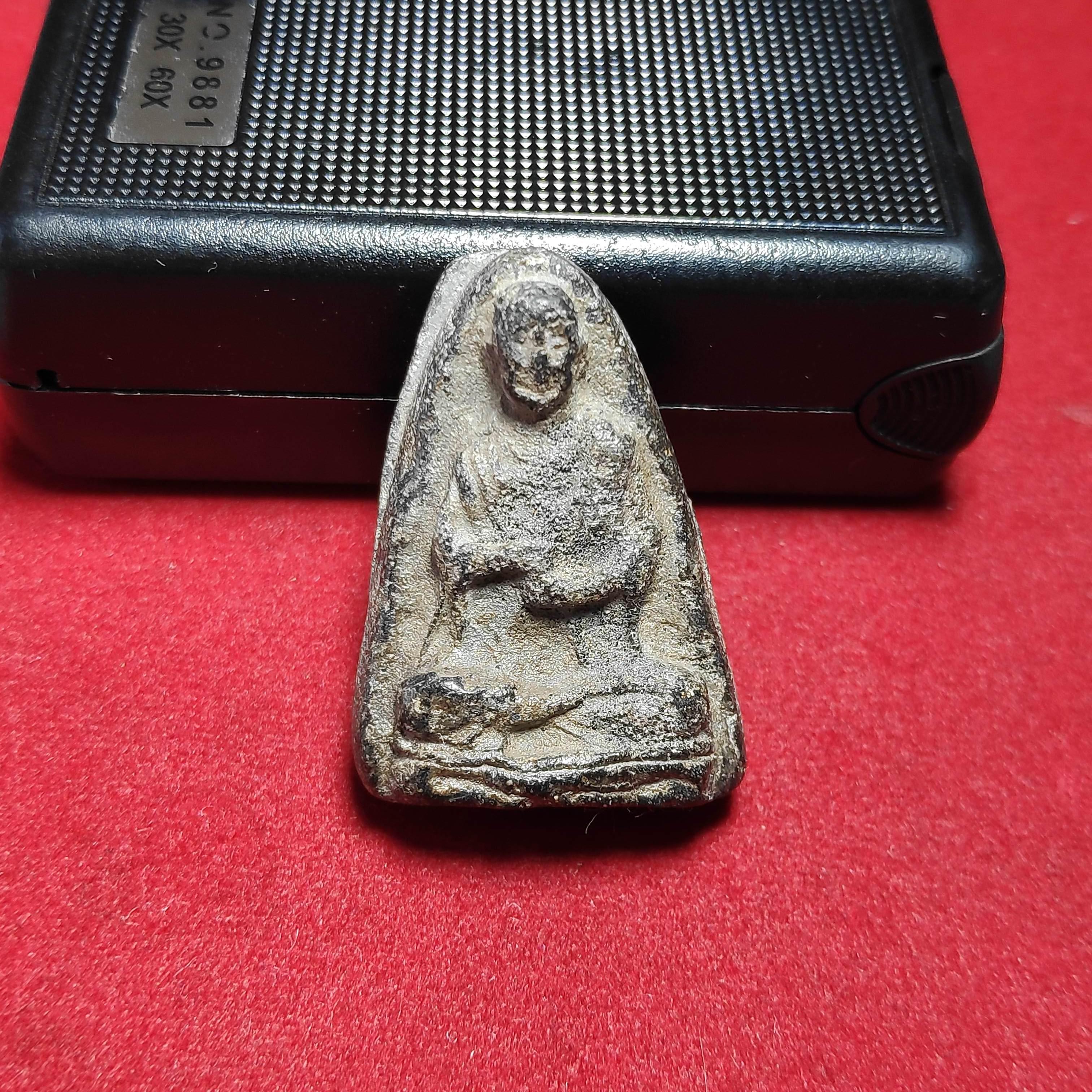 พระผงรูปเหมือนสมเด็จโตวัดประสาทบุญญาวาสเนื้อดำปี2506