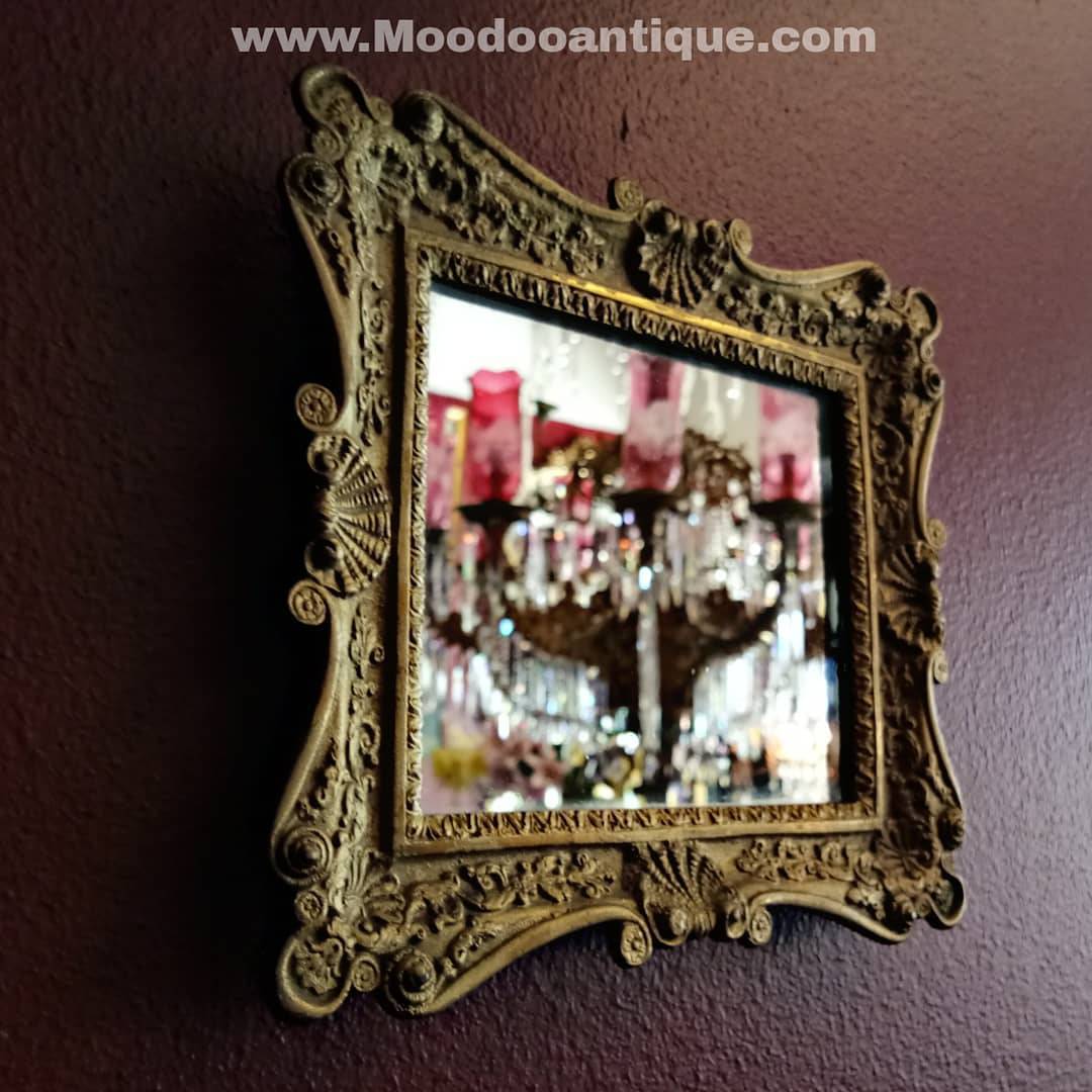 SOLD OUT กรอบกระจกโลหะสีทอง