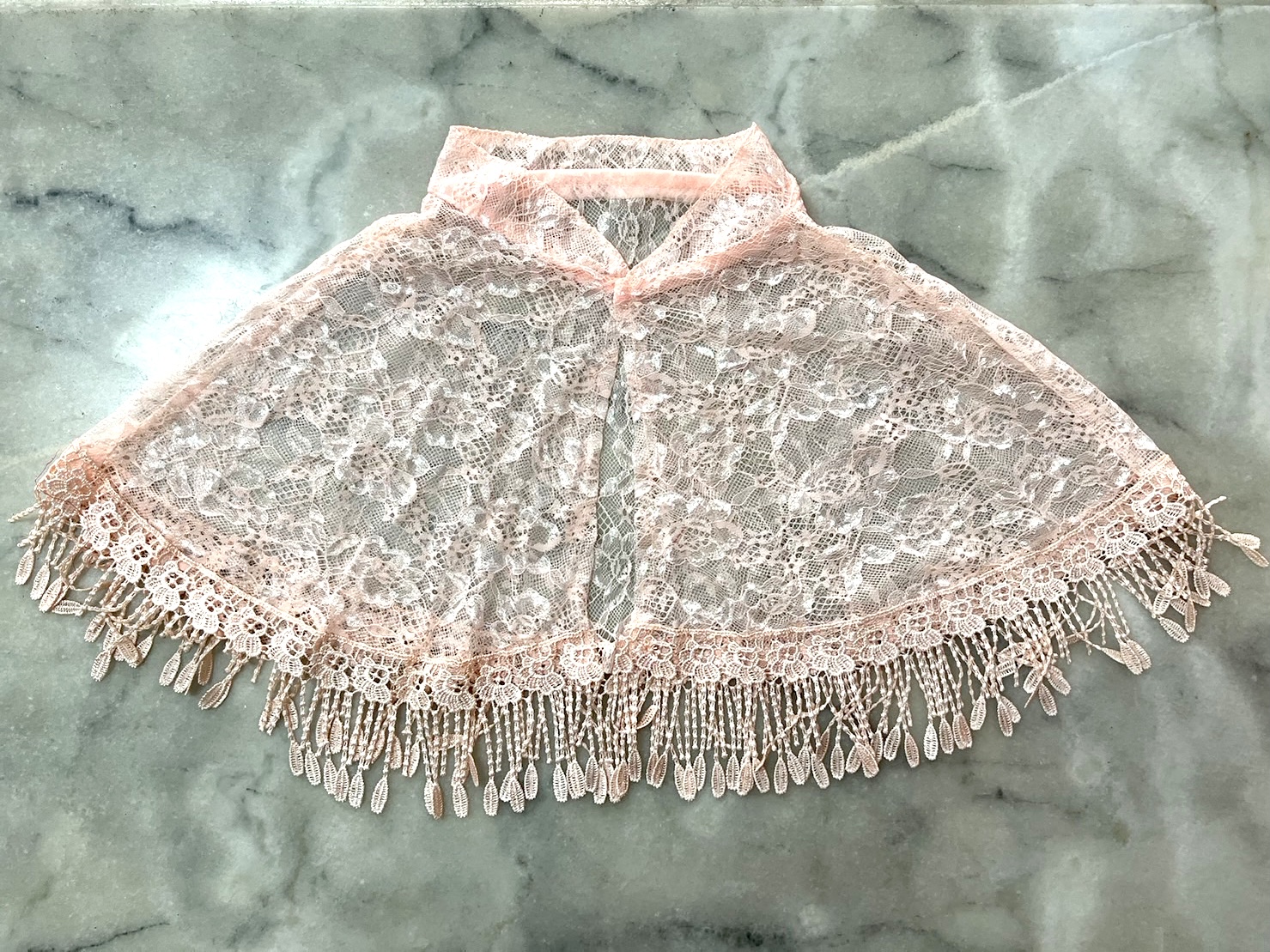 #ผ้าคลุมไหล่ลูกไม้