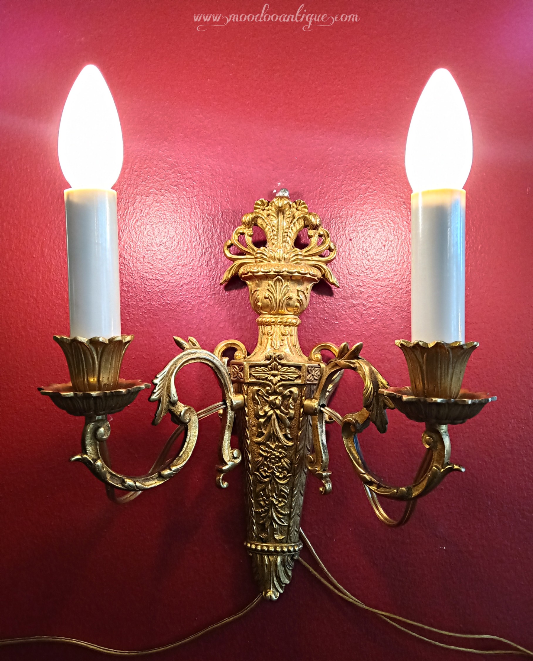 โคมไฟผนังทองเหลือง