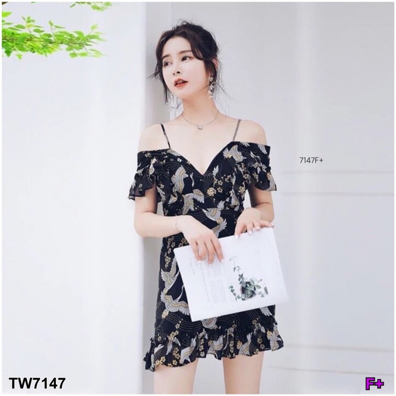 TW7147-เดรสสายเดี่ยวเว้าไห่ระบายลายนกกราฟฟิก