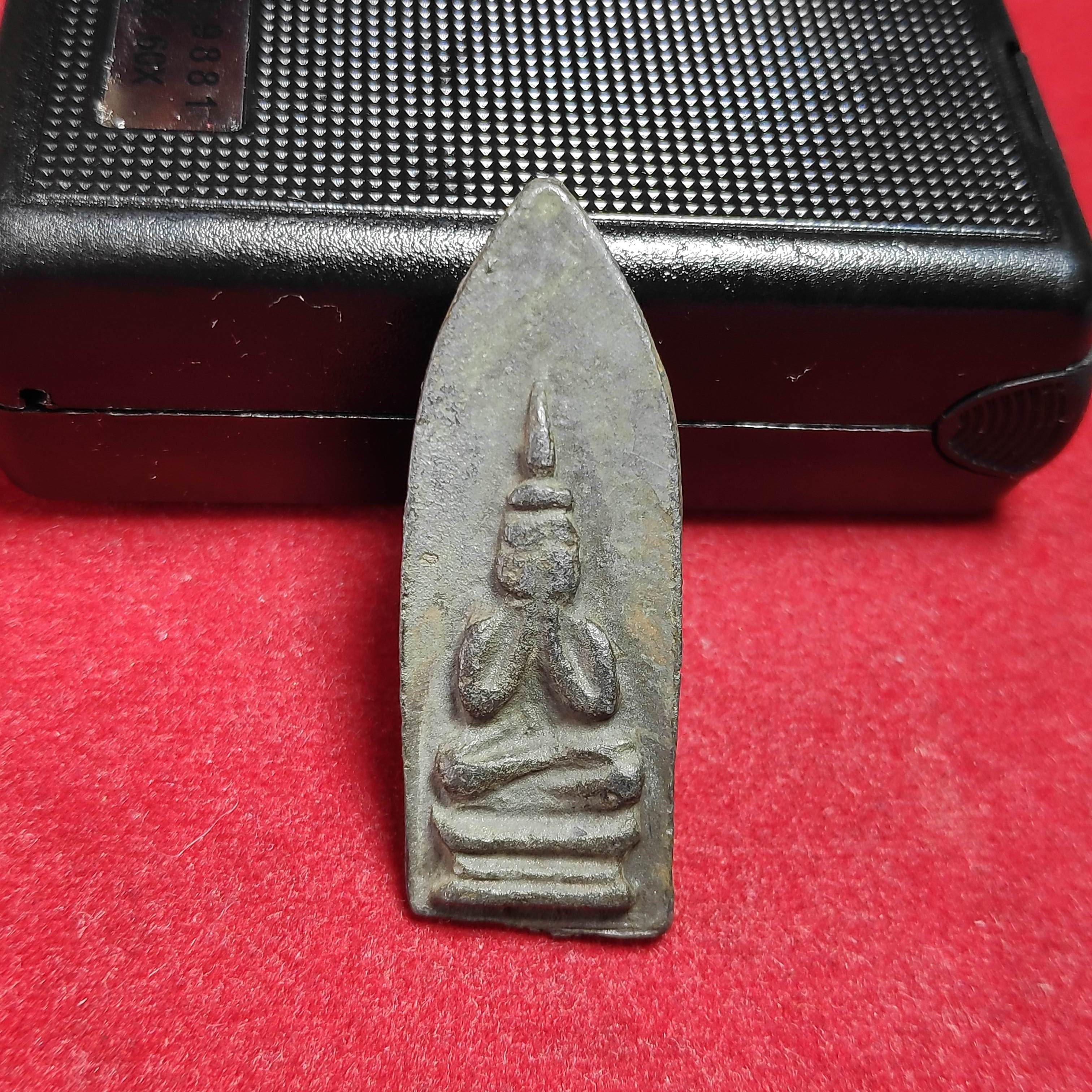 พระปิดตาใบพายหลวงพ่อเจ็กวัดเขาเเดงตะวันตกหลังยันต์สามเนื้อตะกั่วปี2485