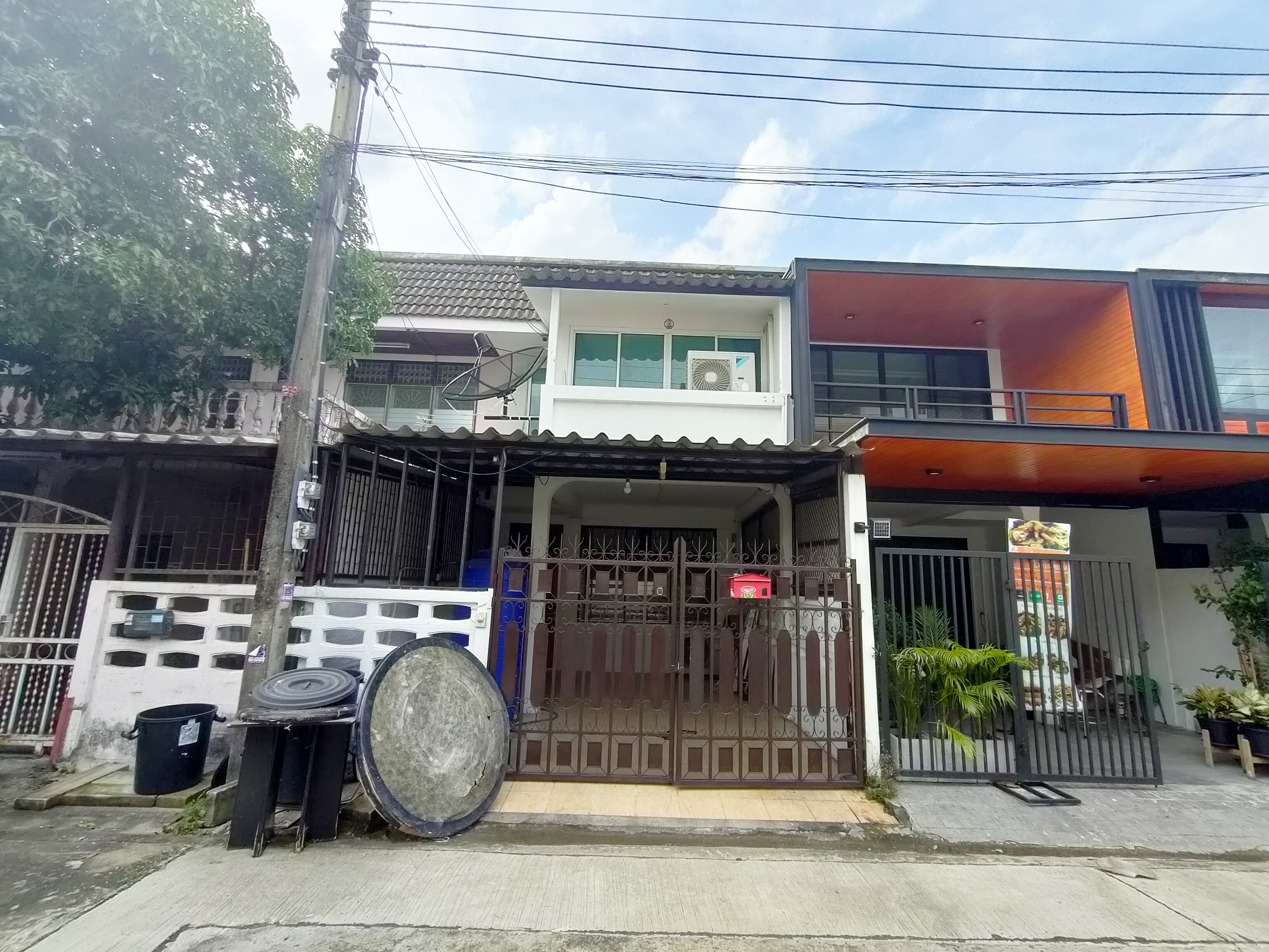 ให้เช่าทาวน์เฮ้าส์ 2 ชั้น หมู่บ้านสิริศา ซ.รัชดาภิเษก 32 ตรงข้ามศาลอาญารัชดาฯ
