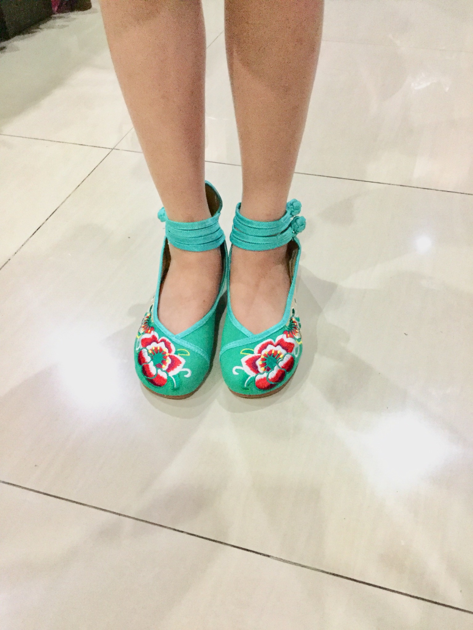 รองเท้าจีน สีเขียว สินค้าพร้อมส่ง