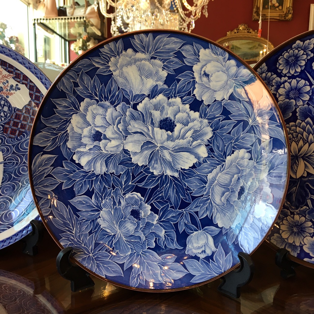 จานใบใหญ่ ลายดอกโบตั๋น