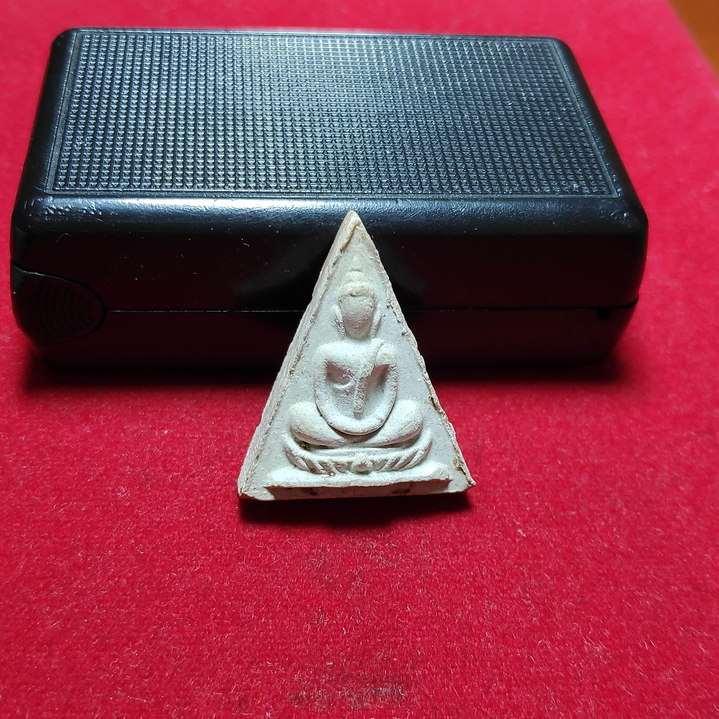 พระสมเด็จทรงฉัตรสมเด็จพระสังฆราช(ป๋า)วัดโพธิ์เนื้อผงปี2515