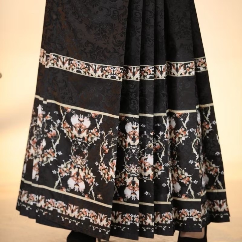 กระโปรงหม่าเมี่ยนยาวสีดำลายทอง #506 สินค้าพร้อมส่ง