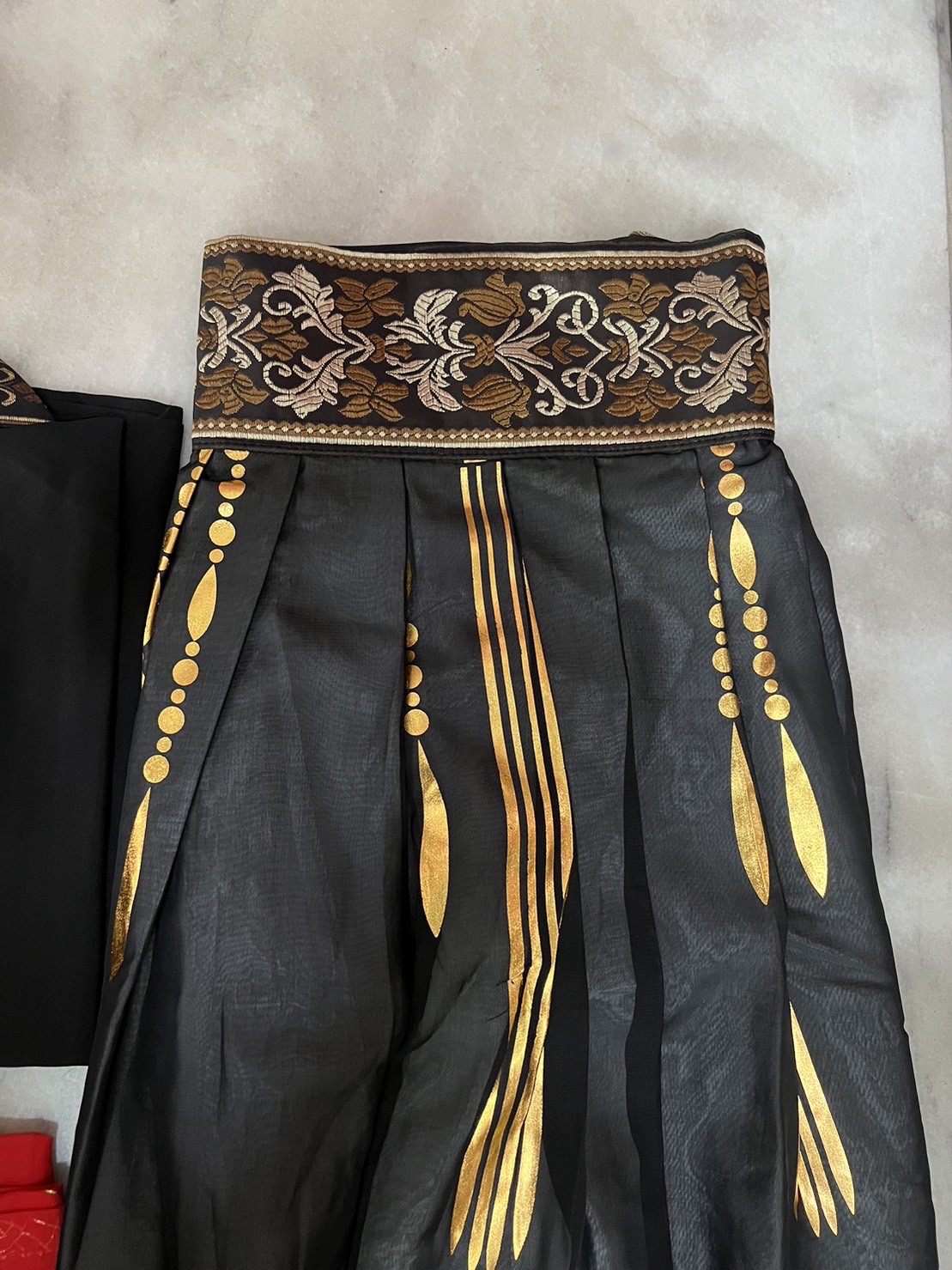 ชุดจีนหญิงฮั่น สีแดง+ดำ เช่า 550 มัดจำ 700