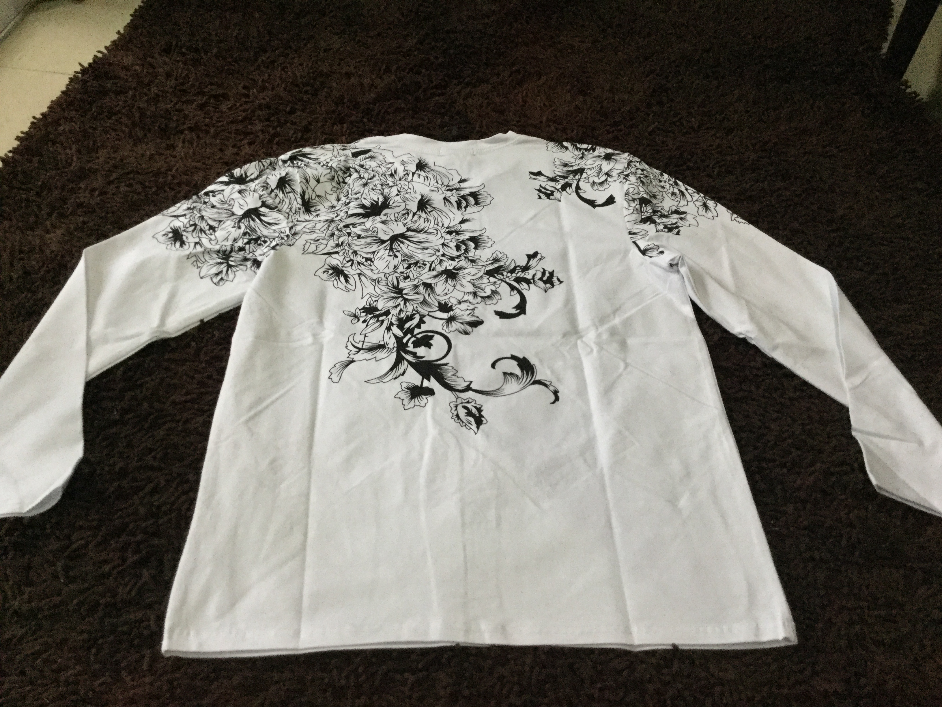 เสื้อผู้ชาย ผ้ายืด คอวี แขนยาวลายดอก สีขาวรหัส SL 75 สินค้าพร้อมส่ง