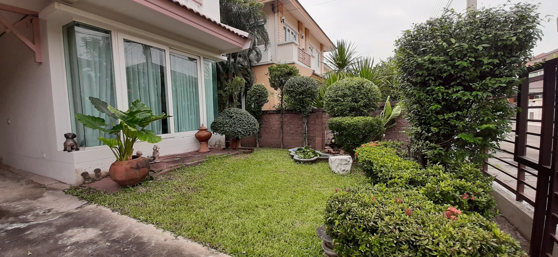 ขายและให้เช่าบ้านเดี่ยว 2 ชั้น ม.คาซ่าวิลล์ วัชรพล ตกแต่งต่อเติมพร้อมอยู่