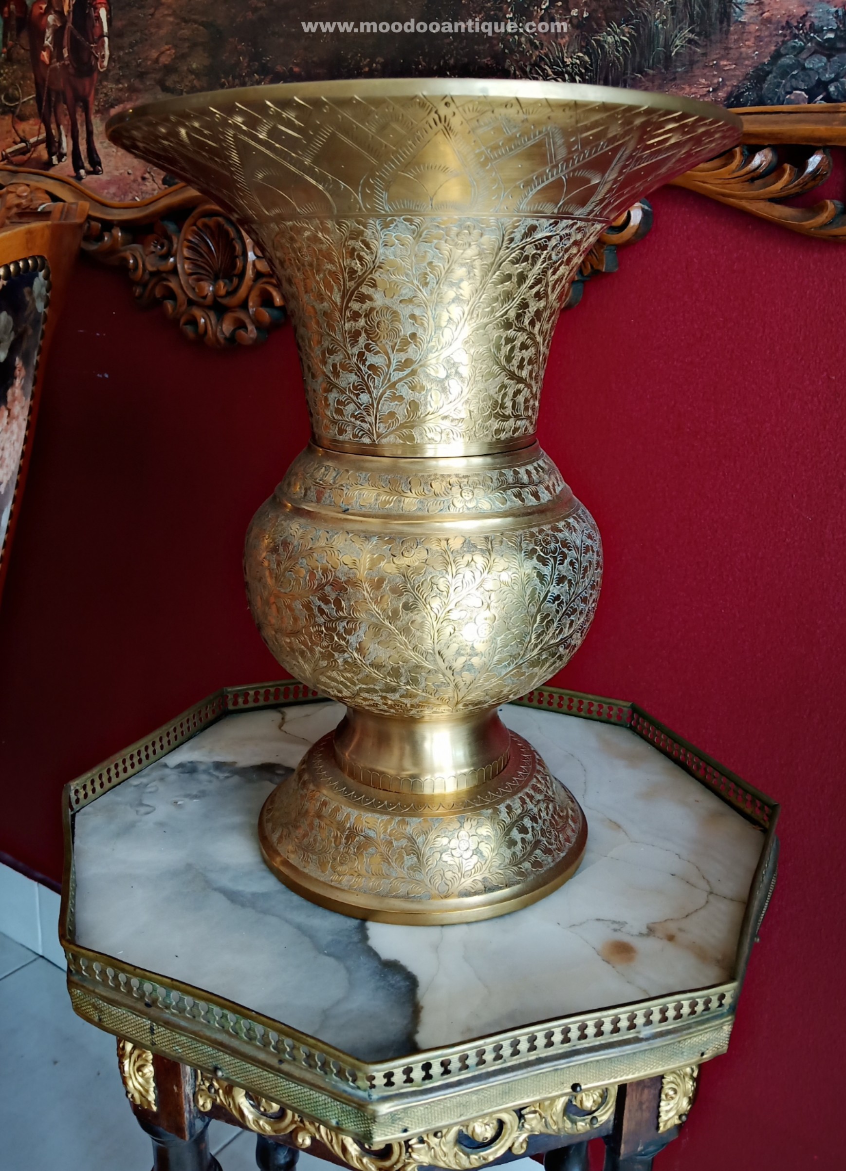 กระโถนปากแตรทองเหลืองเก่าตอกลาย