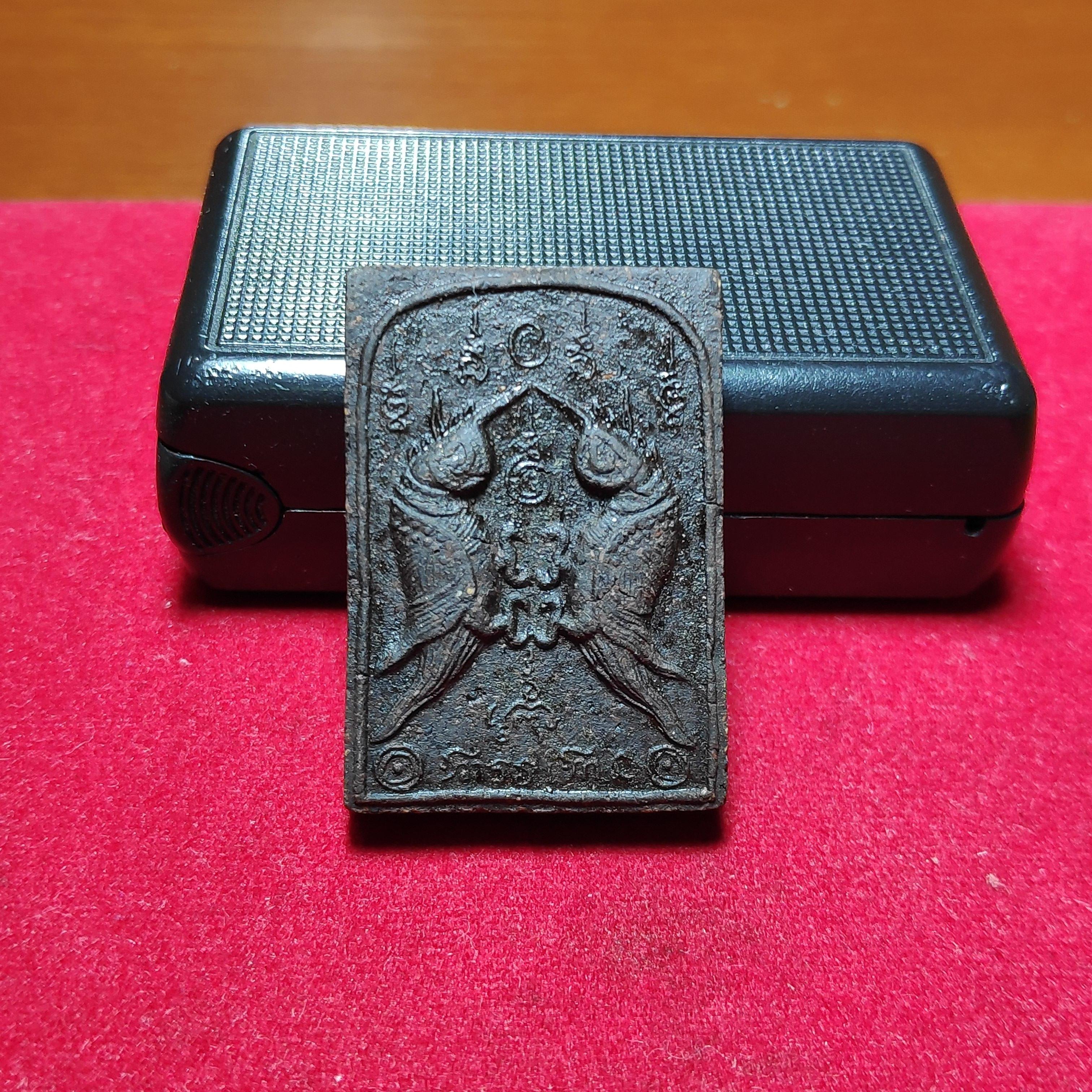 พระสิวลีโรยผงตะไบทองครูบากฤษณะสำนักสงฆ์เวฬุวันหลังนกสาริกาคู่เนื้อว่าน