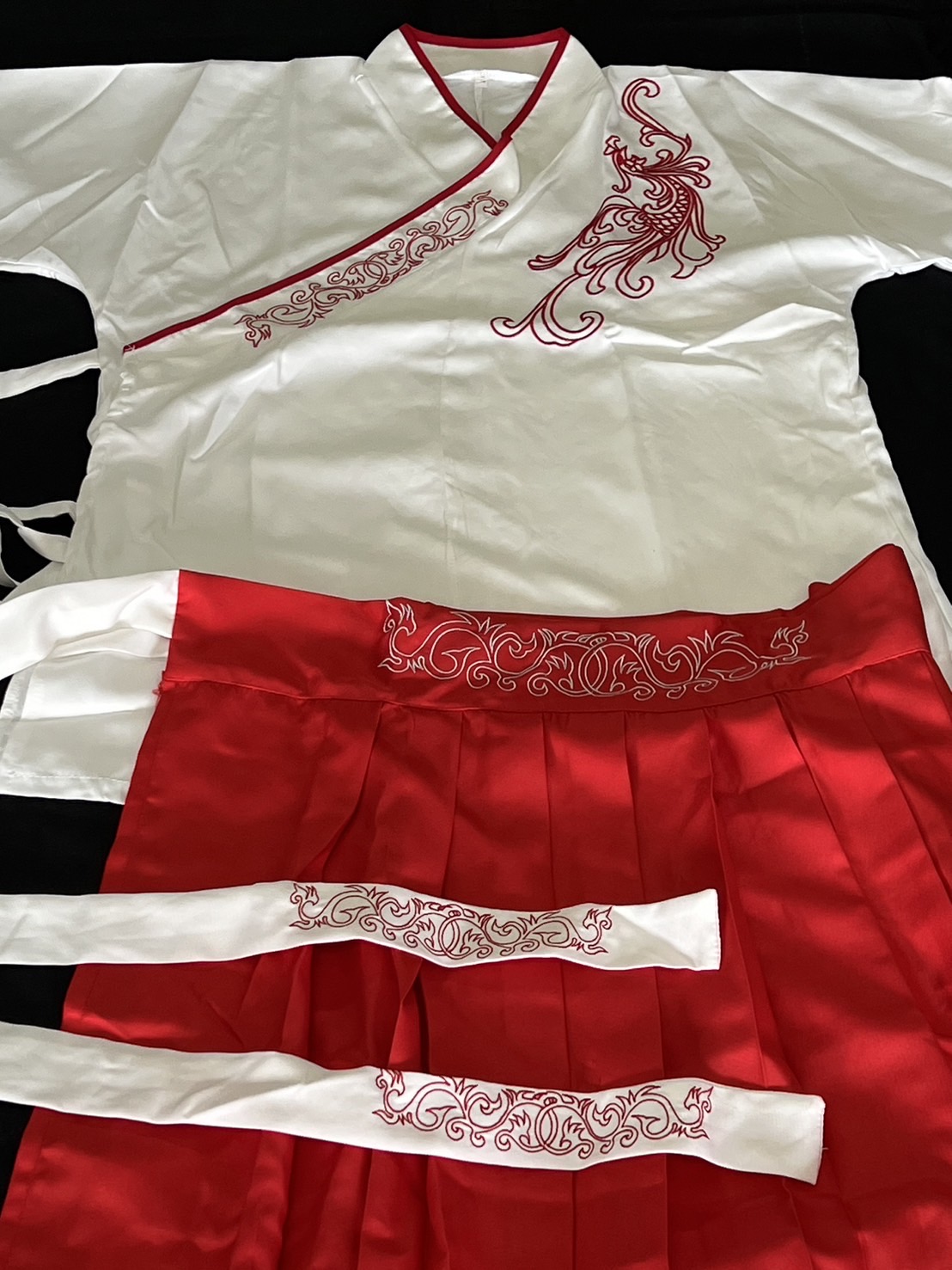 ชุดจีนฮั่น เสื้อขาว + กระโปรงแดง เช่า 400 มัดจำ 500