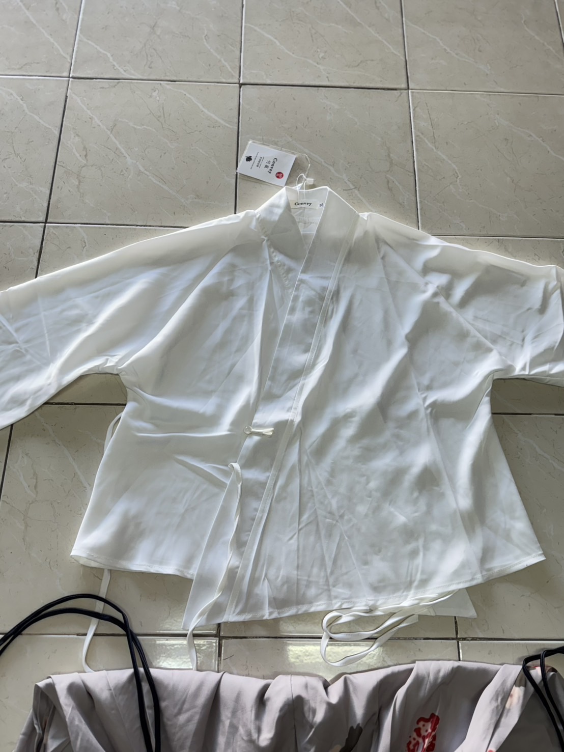 ชุดหม่าเมี่ยนยาว เสื้อขาว+กระโปรงเทา รหัส 589