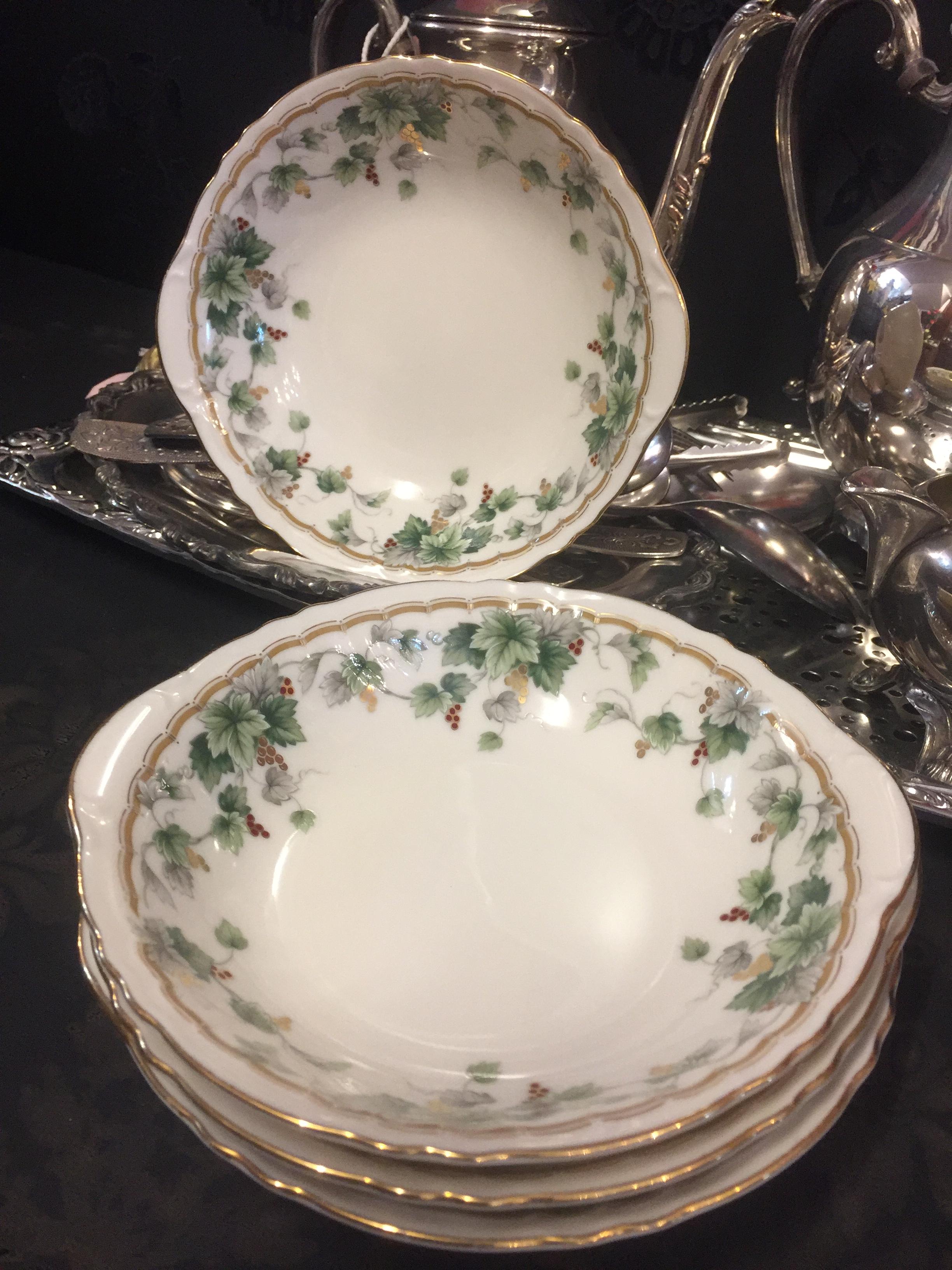 ชาม Narumi. ลายเถาองุ่น