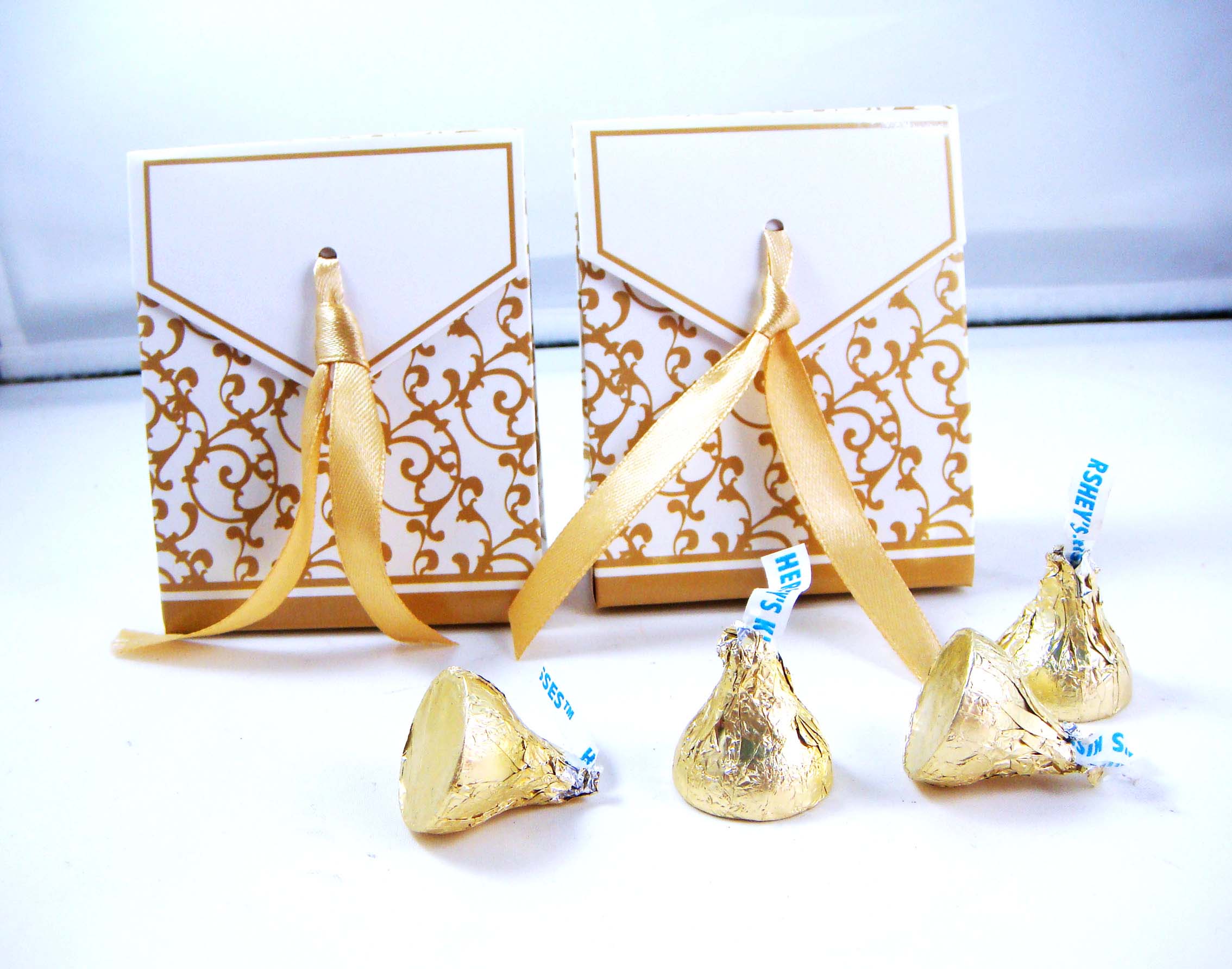 กล่องใส่ของชำร่วย เปิดบน ทรงสูง ลายเส้นสีทอง 6.8x8.3+3.5