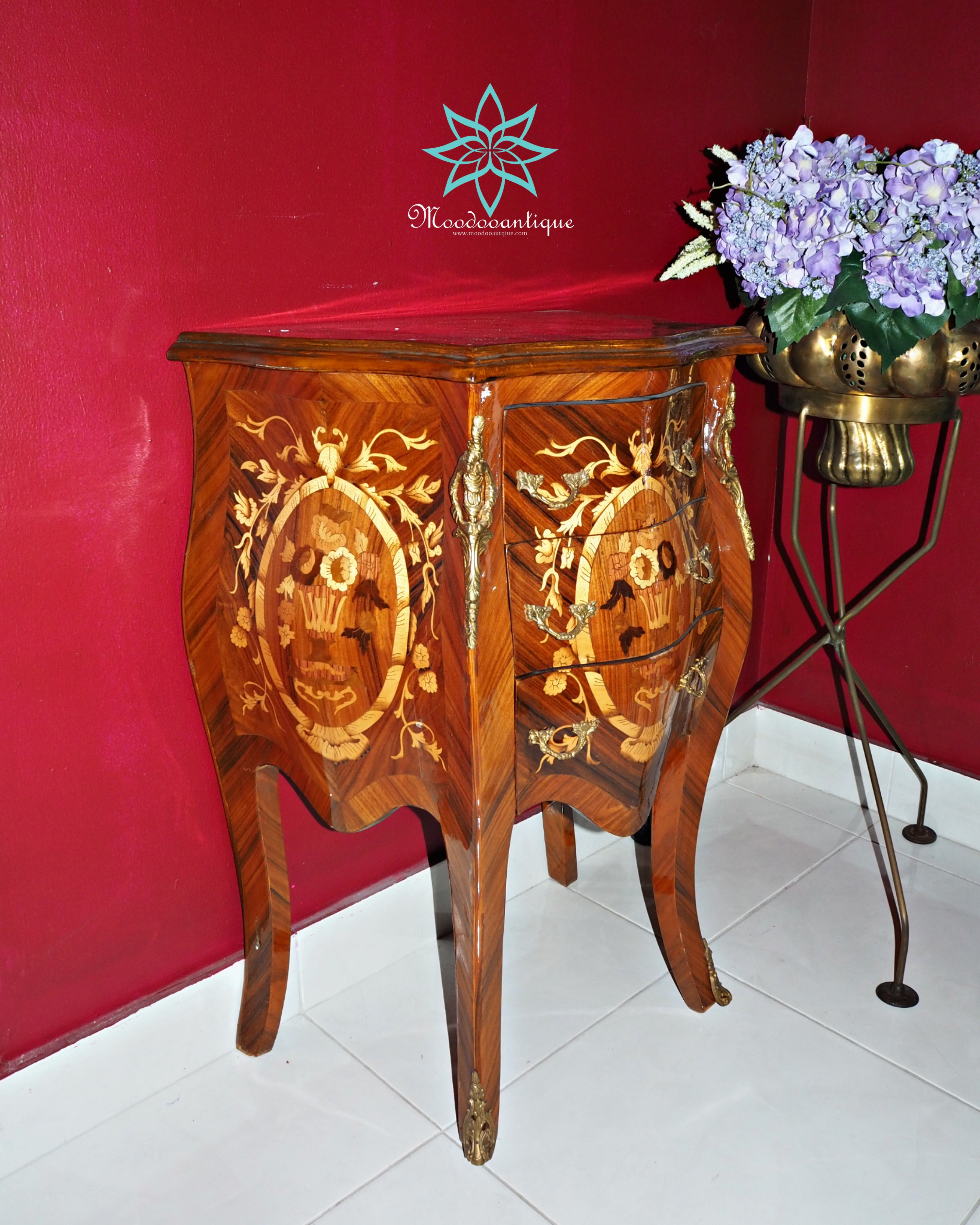 โต๊ะหัวเตียงคู่ ฝรั่งเศส