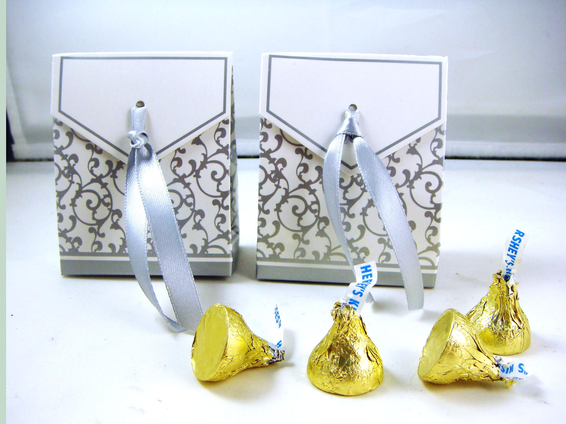 กล่องใส่ของชำร่วย เปิดบน ทรงสูง ลายเส้นสีเงิน 6.8x8.3+3.5