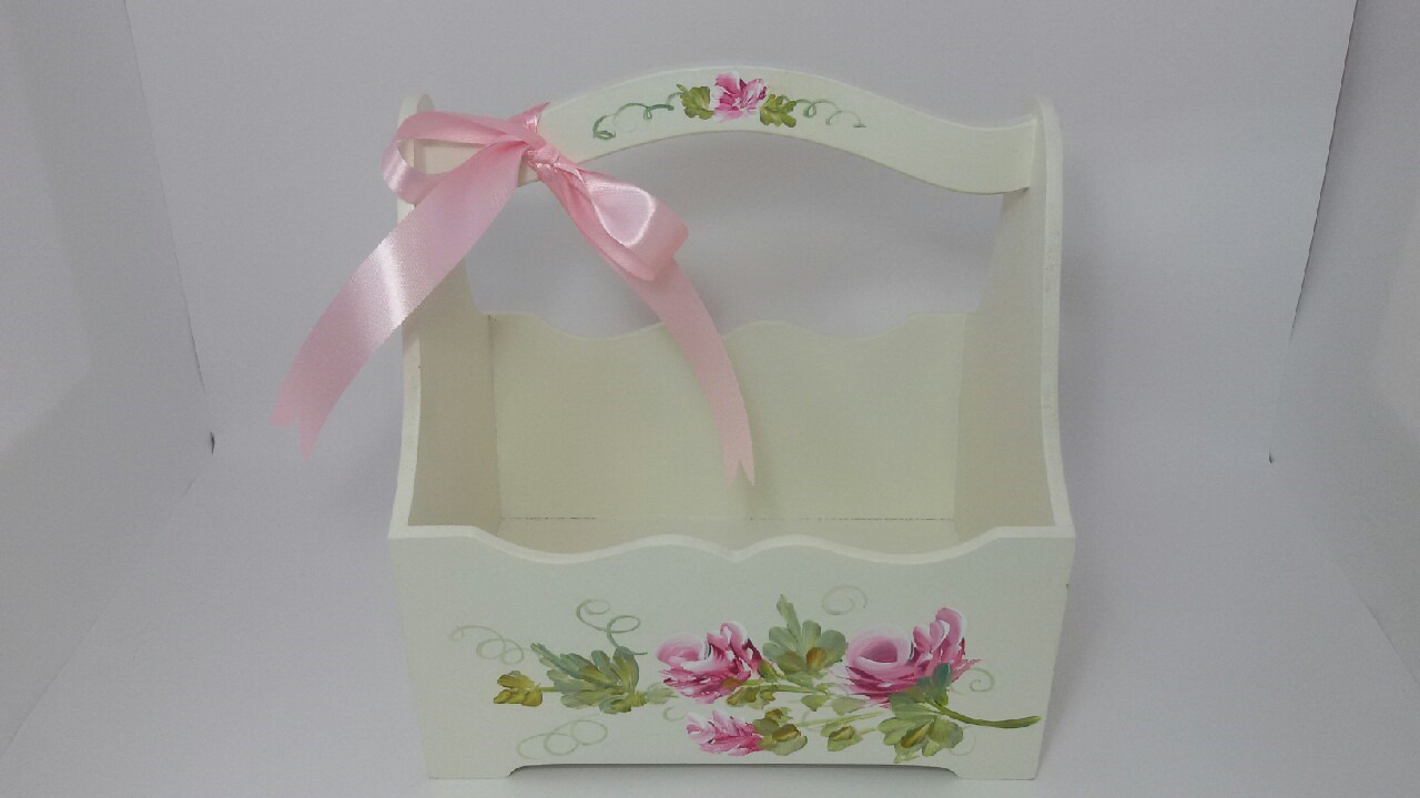 กระเช้าดอกไม้สีชมพู