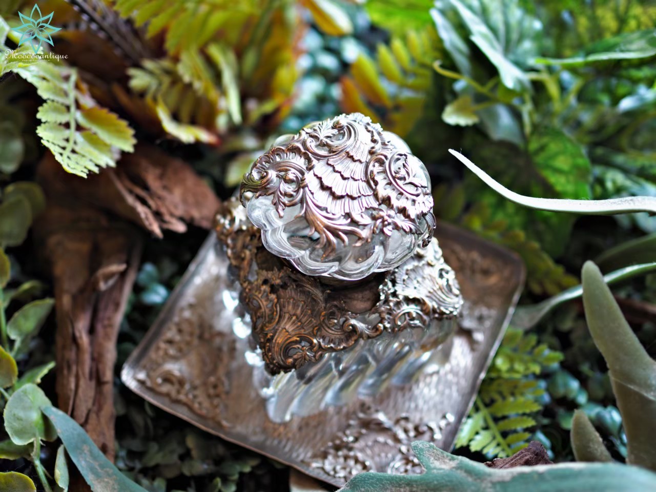 c 603 ขวดคริสตัลโบราณ