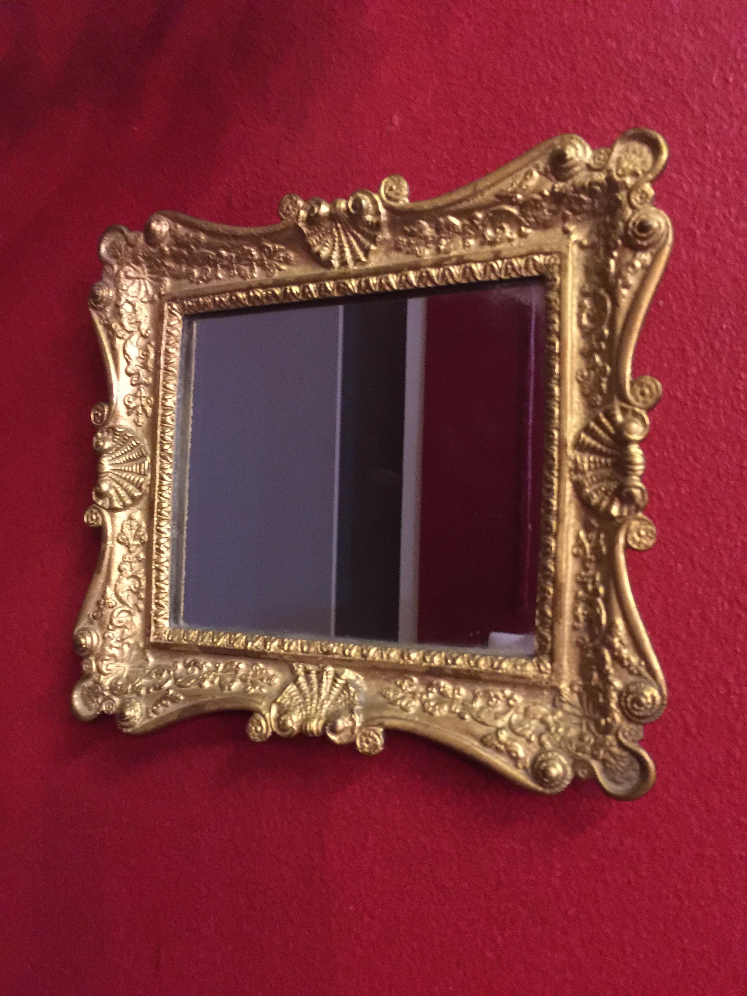 SOLD OUT กรอบกระจกโลหะสีทอง