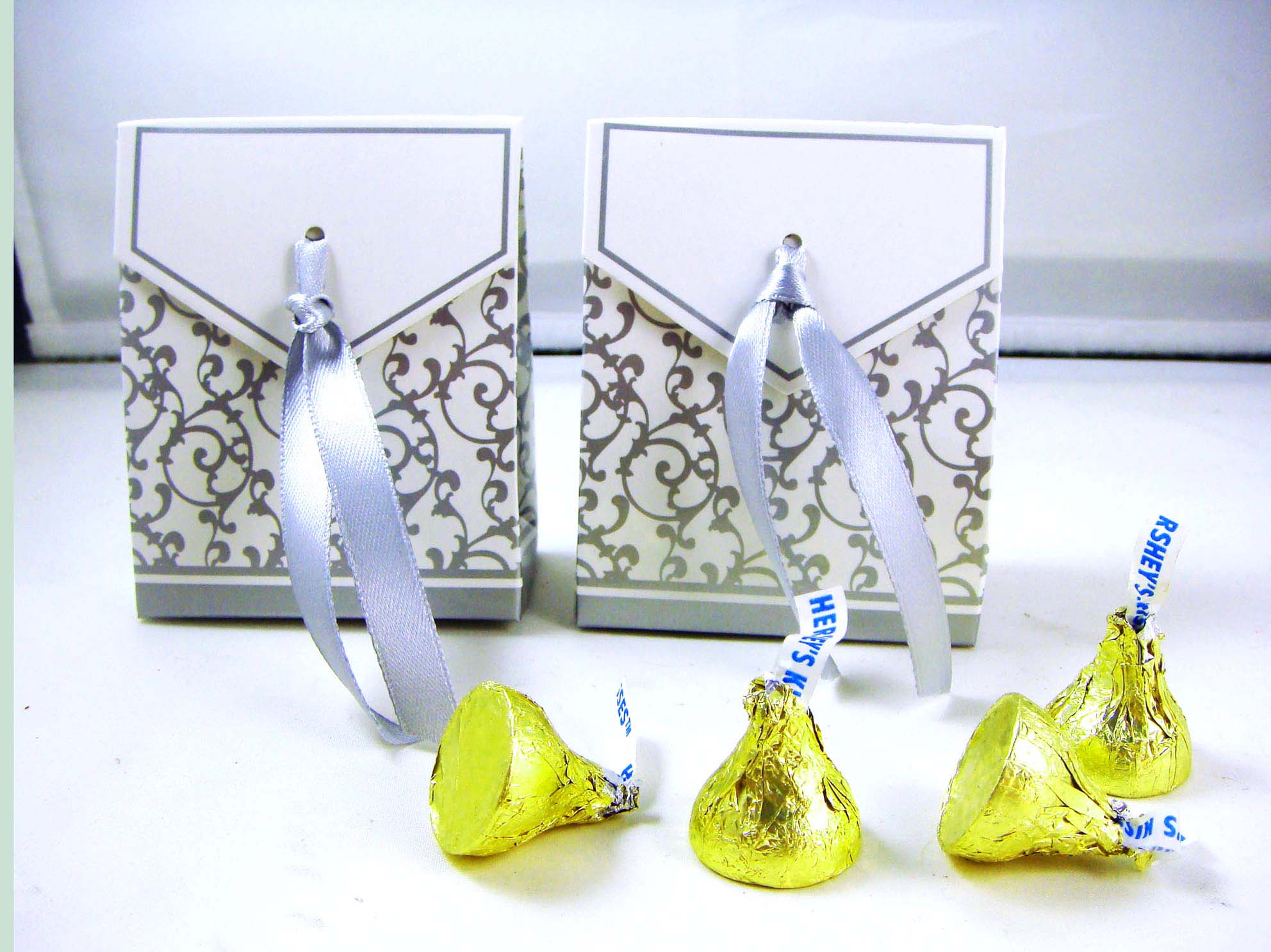 กล่องใส่ของชำร่วย เปิดบน ทรงสูง ลายเส้นสีเงิน 6.8x8.3+3.5