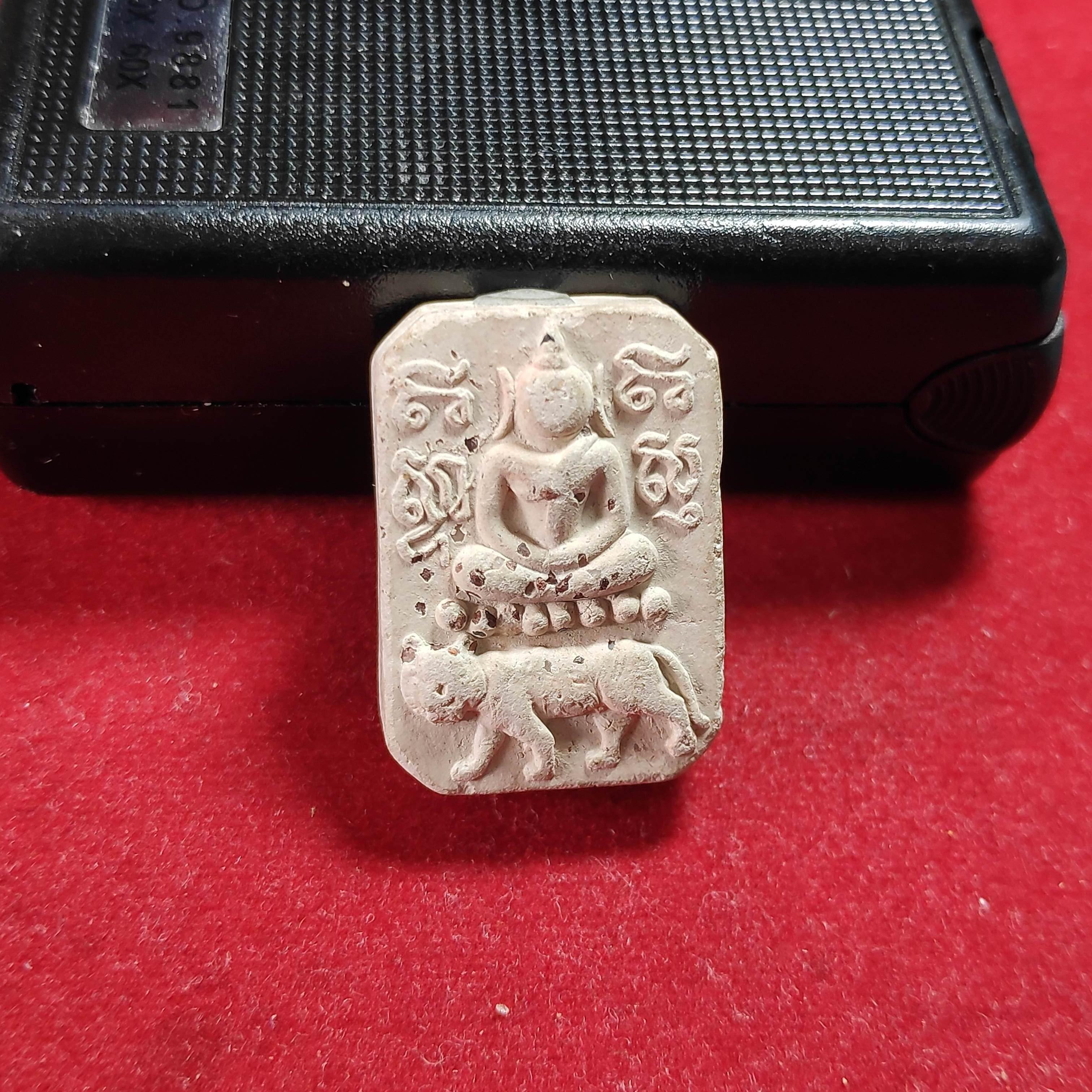 พระหลวงพ่อปานวัดบางนมโคพิมพ์นั่งเสือฝังเเร่