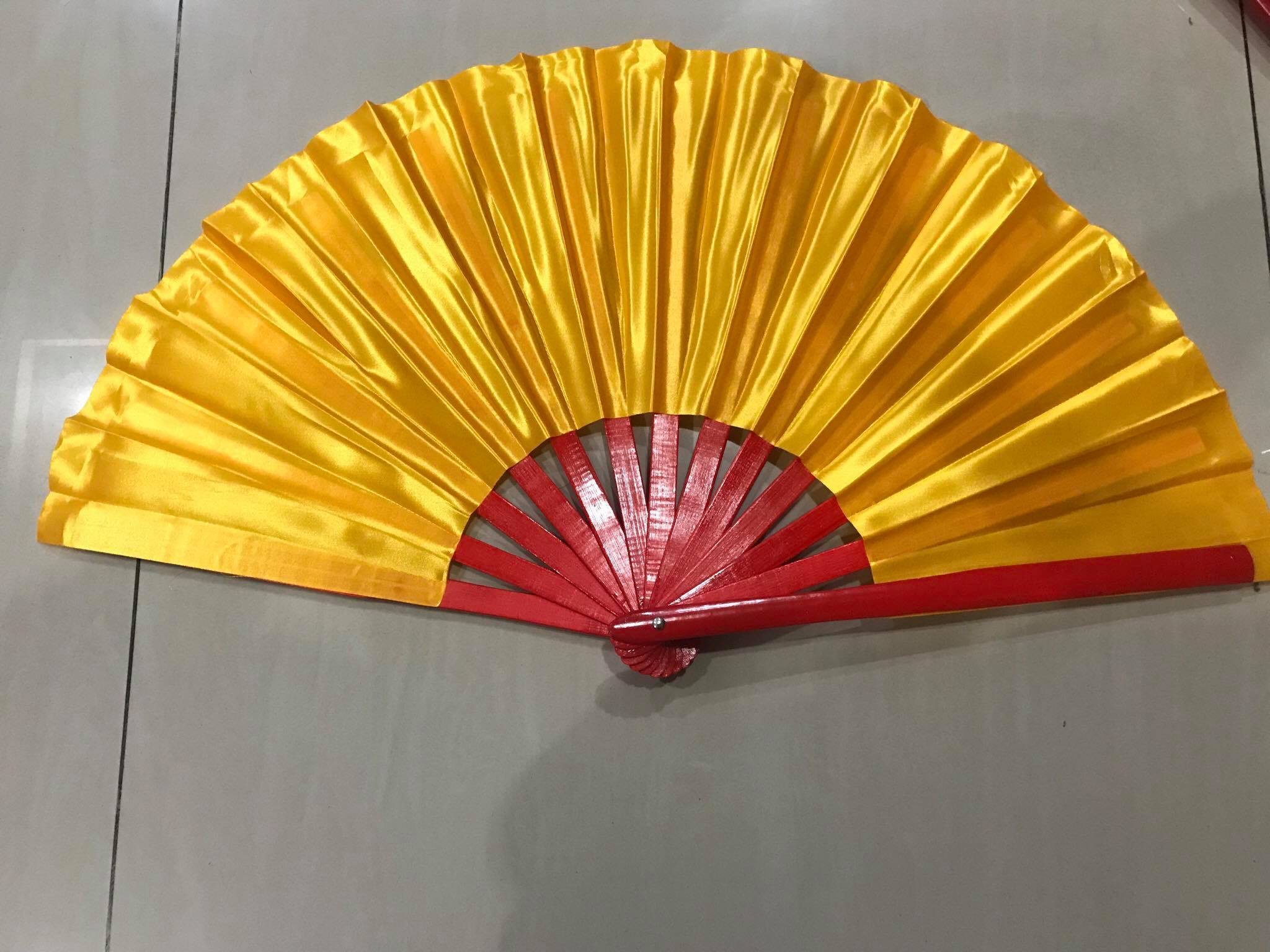 พัดรำไทเก๊กและกังฟู. สีแดงเหลืองทอง สินค้าพร้อมส่ง