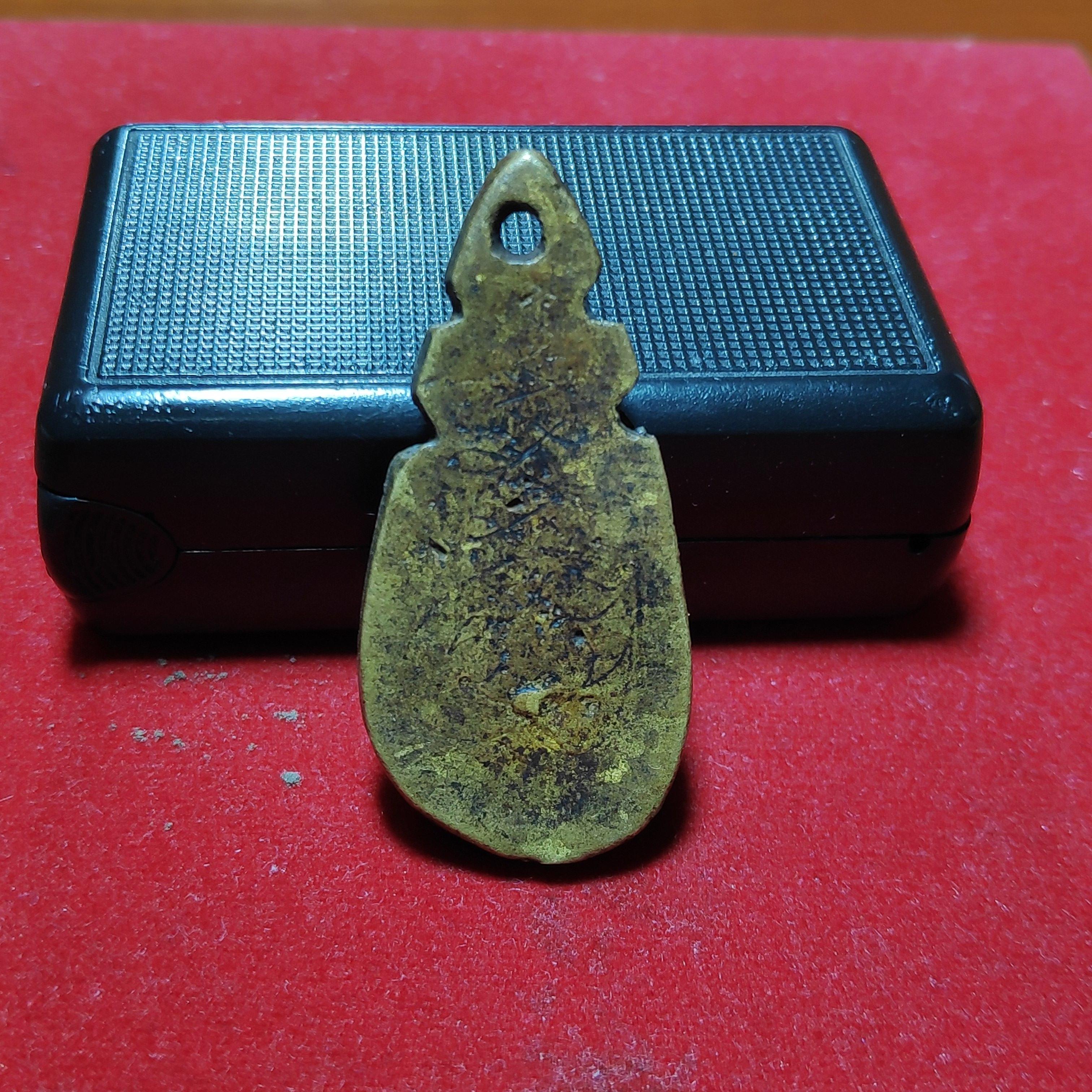 เหรียญหล่อพระพุทธปางอุ้มบาตรยันต์ข้าง