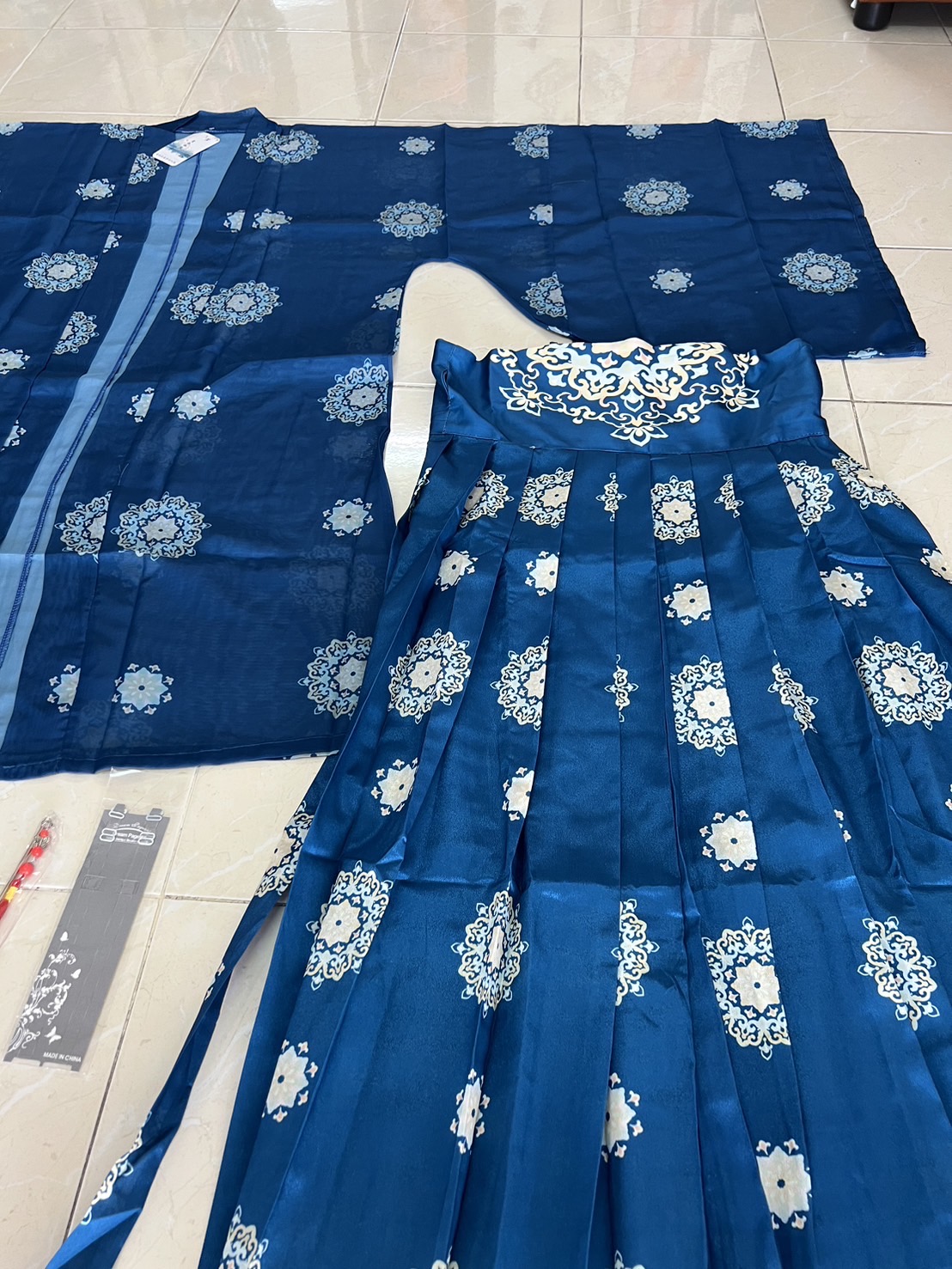 ชุดจีนหญิงฮั่น เสื้อน้ำเงิน + เดรสน้ำเงิน