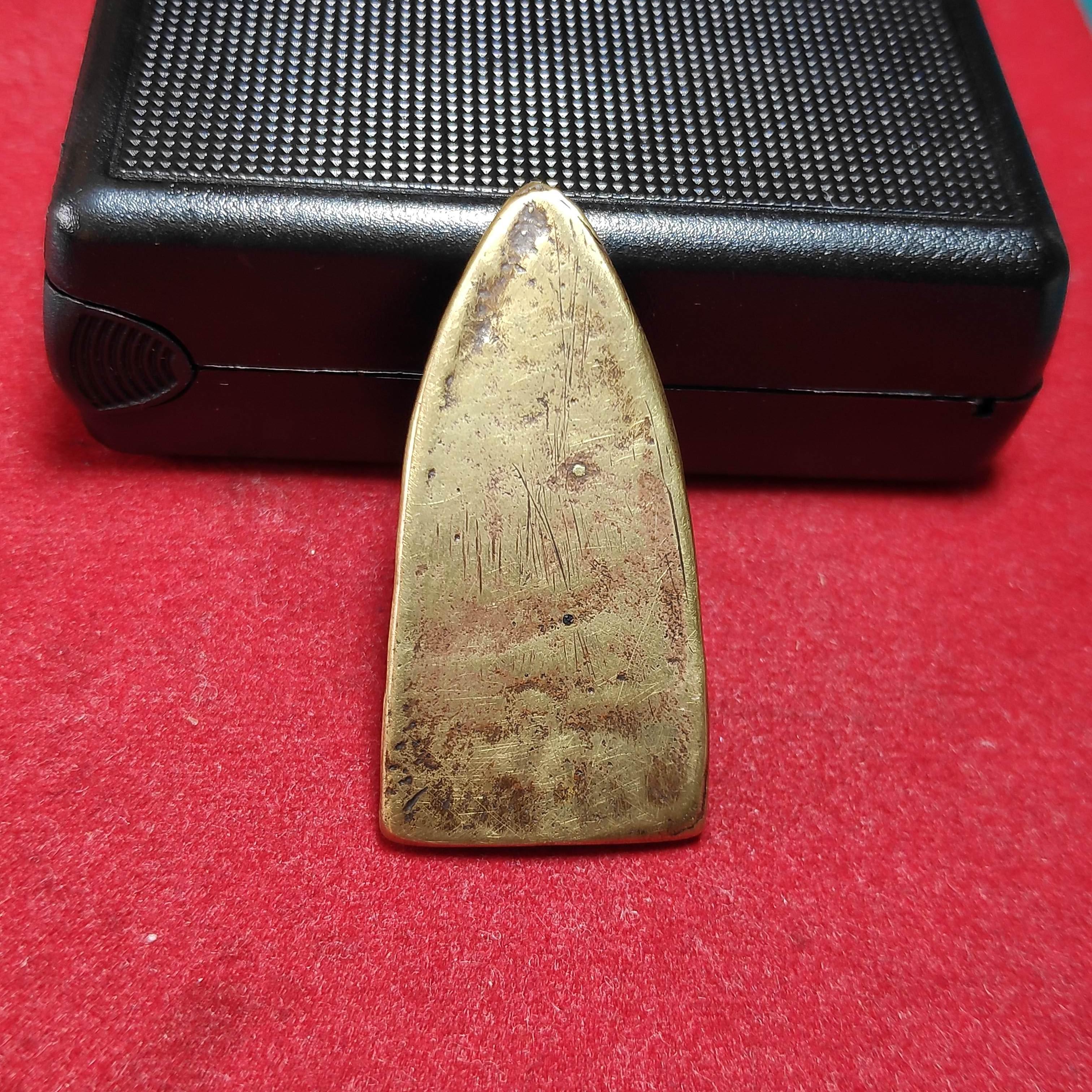 เหรียญหล่อพระขุนเเผนนั่งราวเทียนหลวงพ่อโบ้ยวัดมะนาว