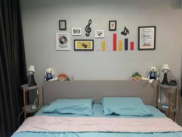 ชุดกรอบรูปติดผนัง Music กรอบรูปไม้ 7 ชิ้น+งานไม้ตกแต่งแนวดนตรี พร้อมรูปภาพตามแบบและวัสดุติดตั้ง