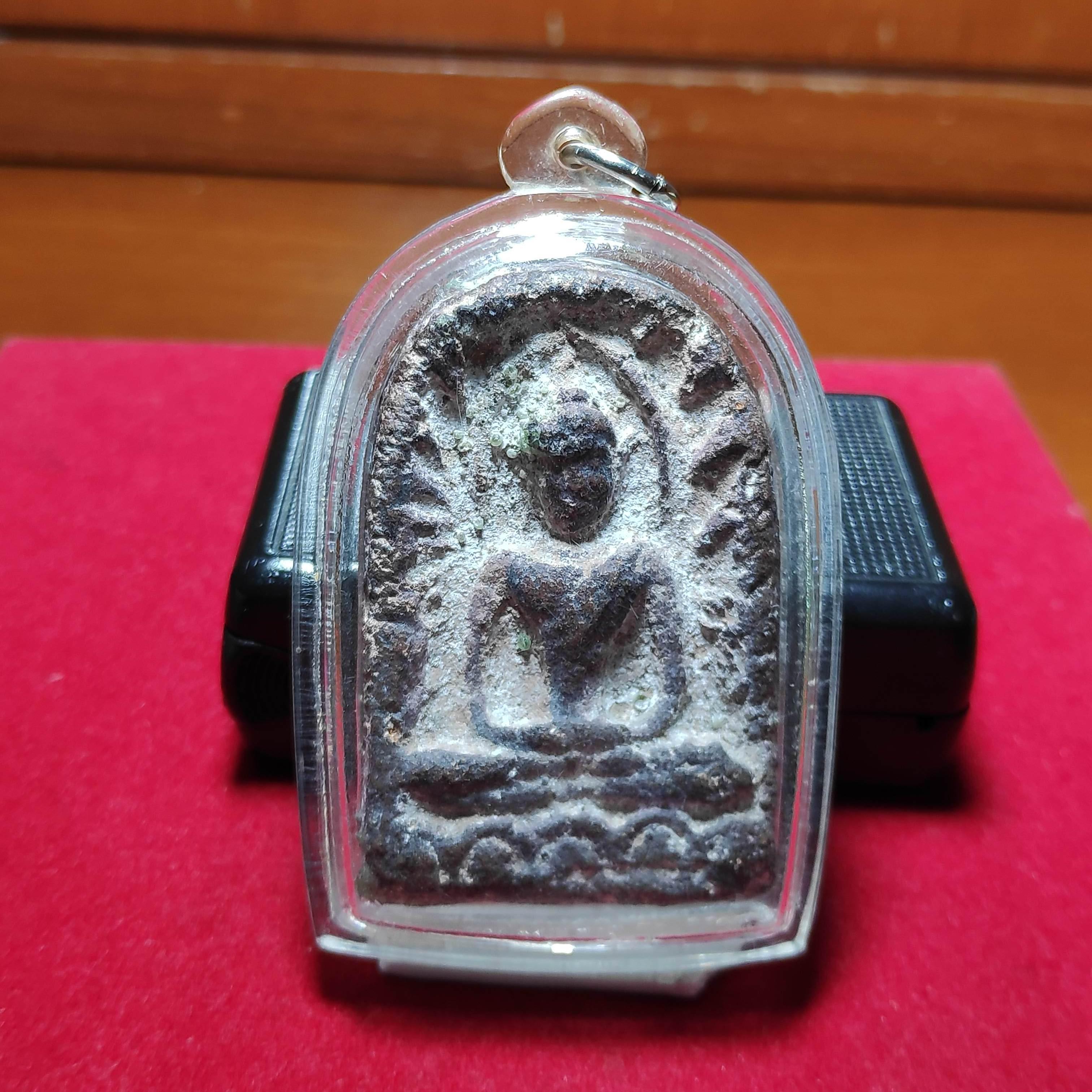 พระซุ้มกอกรุนาดูนเนื้อดิน