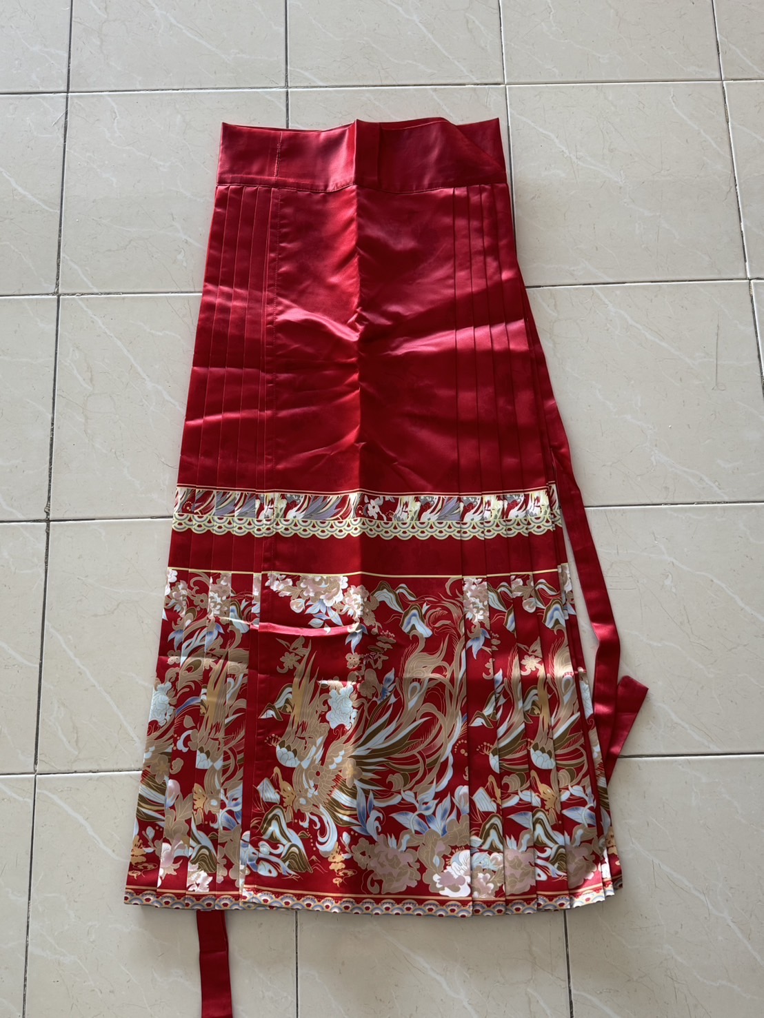 กระโปรงหม่าเมี่ยนยาว สีแดง