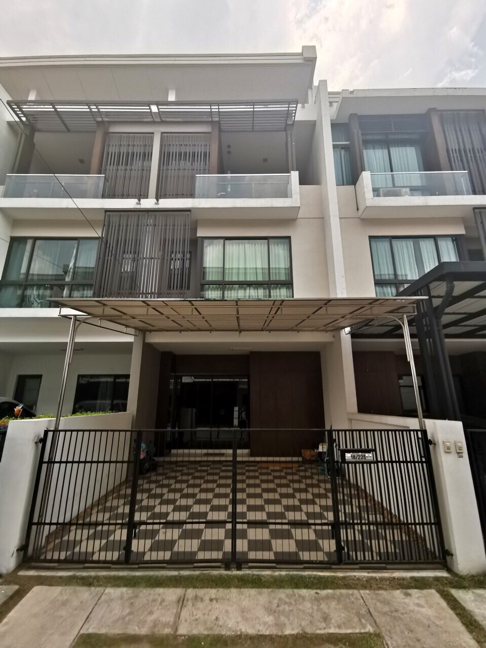 ให้เช่า ทาวน์โฮม 3 ชั้น ม.เดอะ เทอเรซ รามอินทรา 65