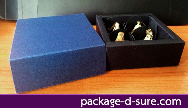 โปรโมชั่น// กล่องช็อคโกแลต 4 ช่อง 9.3x9.3x3.5 สีน้ำเงินกรมท่า