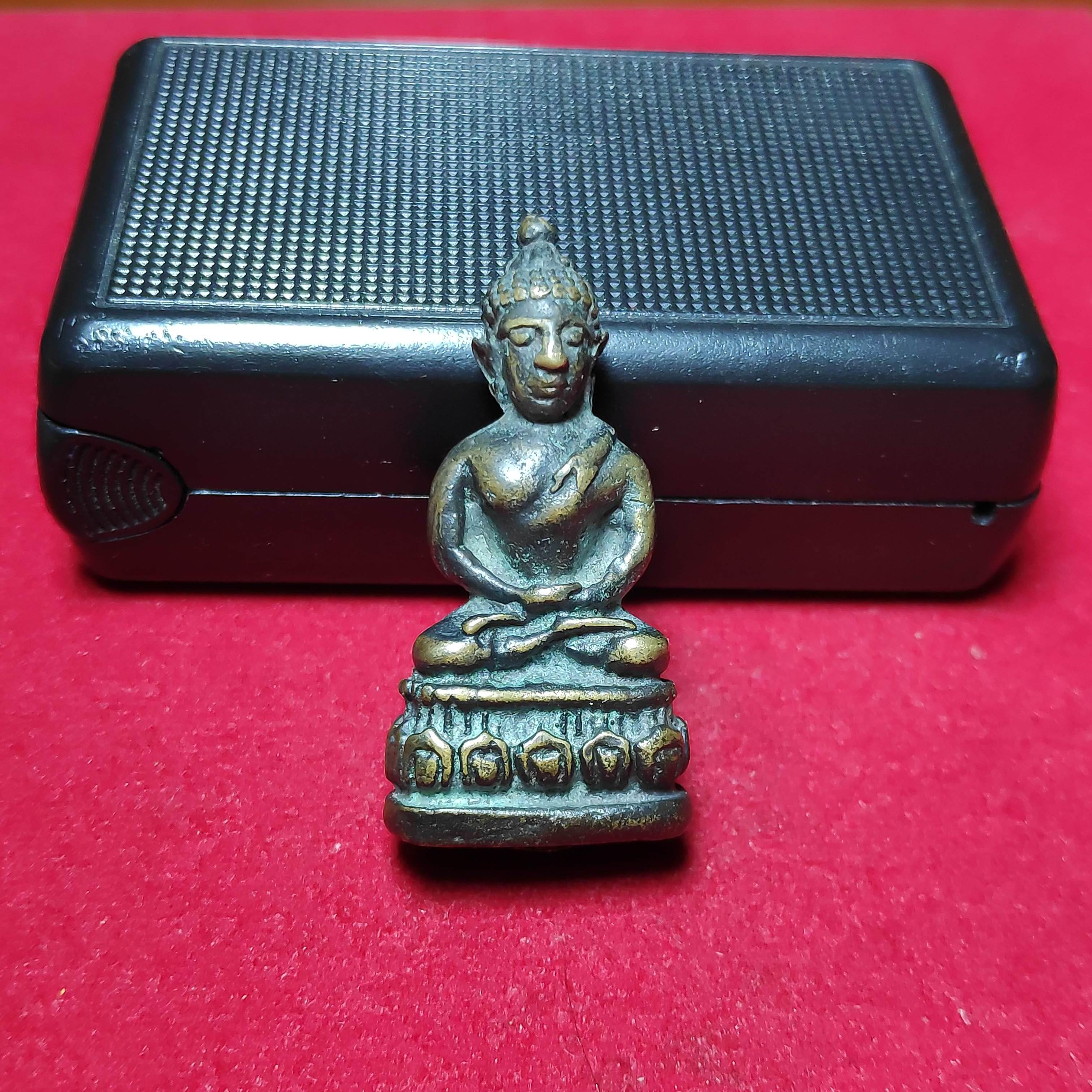 รูปหล่อพระชัยวัฒน์อาจารย์พาวัดระฆัง