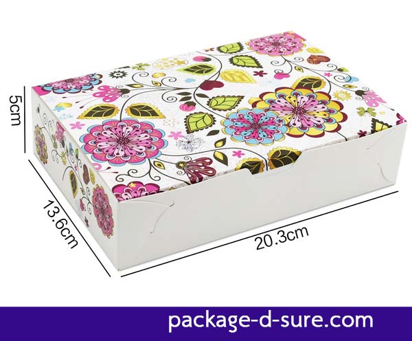 กล่องสี่เหลี่ยมผืนผ้า เปิดบน 20.3x13.6x5 สีขาว ลายดอกไม้กราฟฟิค