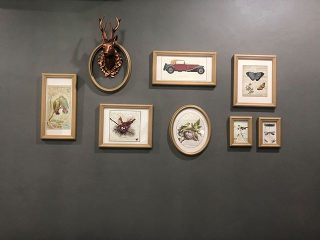 ชุดกรอบรูปติดผนัง Deer Model : กรอบรูปไม้ 8 ชิ้น+หัวกวาง พร้อมรูปภาพตามแบบและวัสดุติดตั้ง